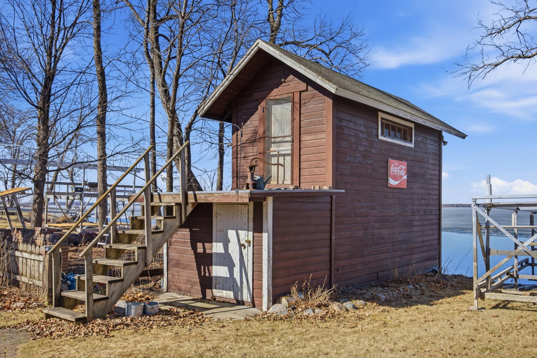 1250 E Shore Drive Property Photo 8