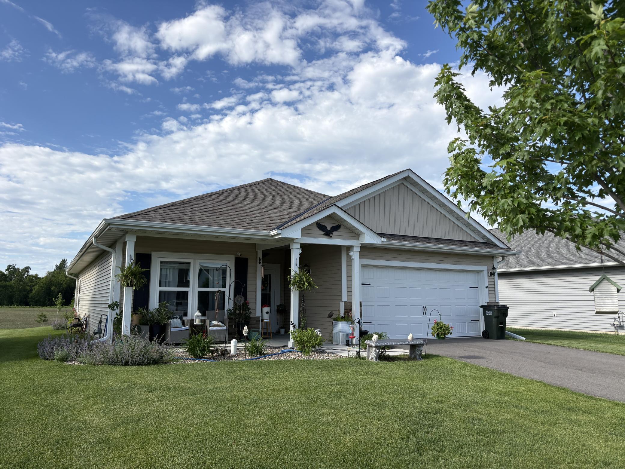 501 Valley Drive W Property Photo 1