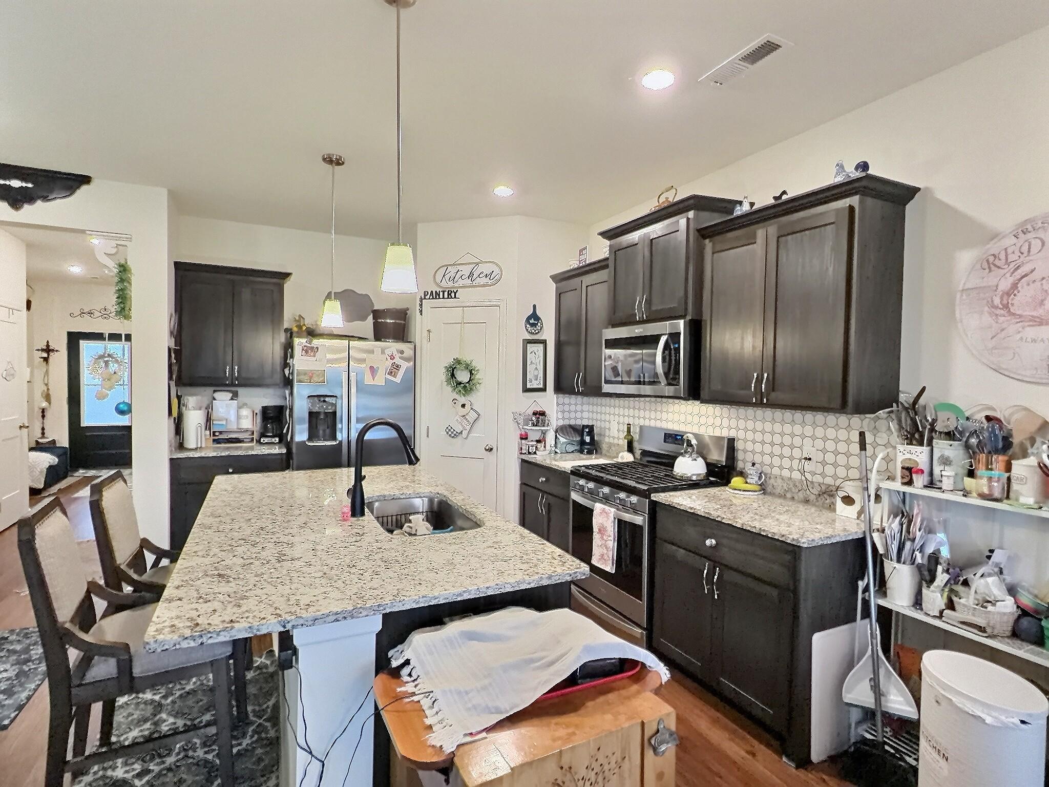 501 Valley Drive W Property Photo 2