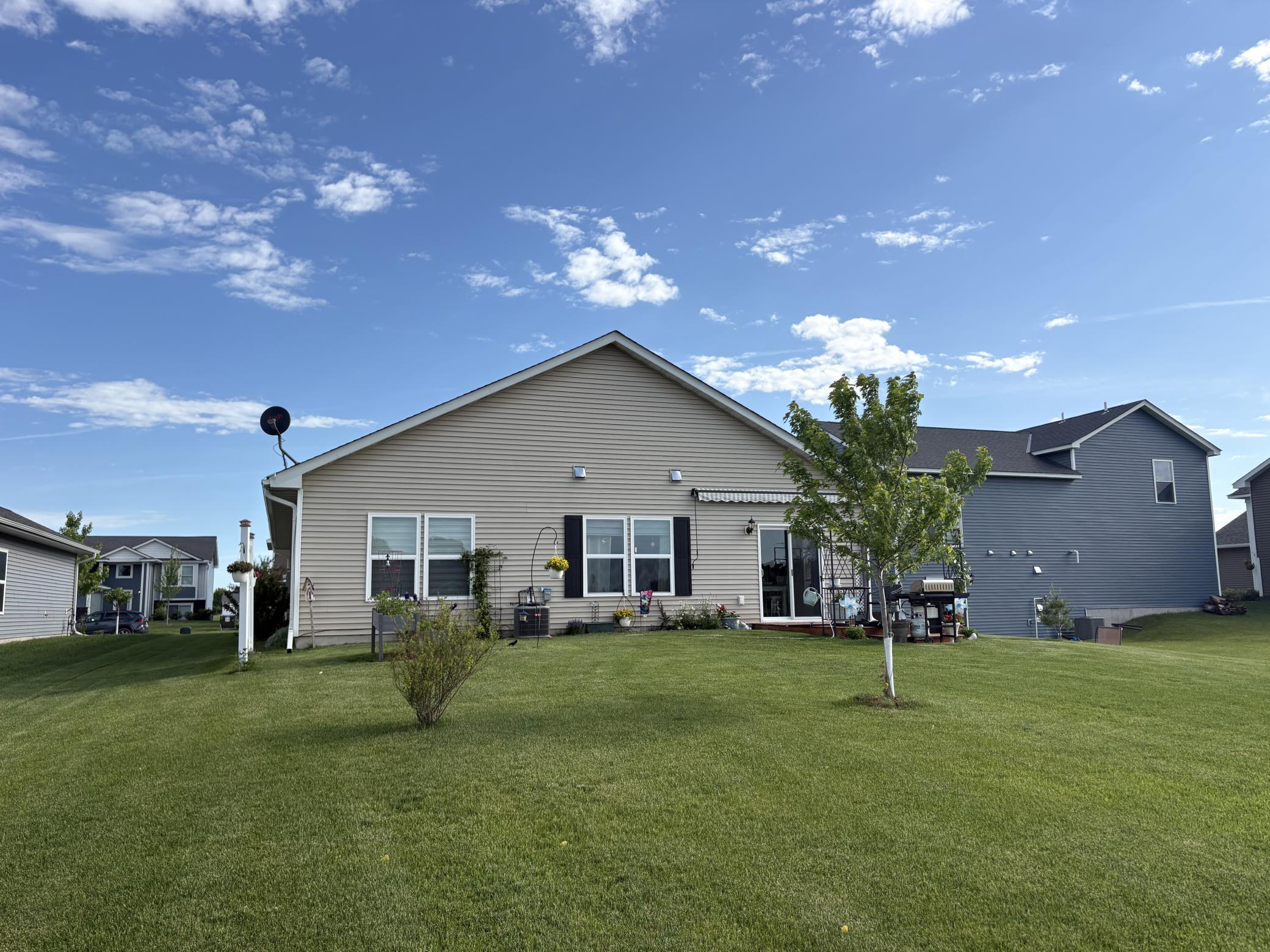 501 Valley Drive W Property Photo 4