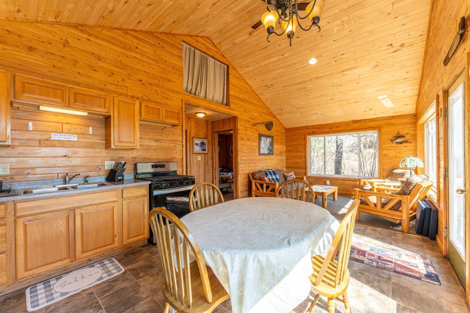 5327 Pine Island N Property Photo 5