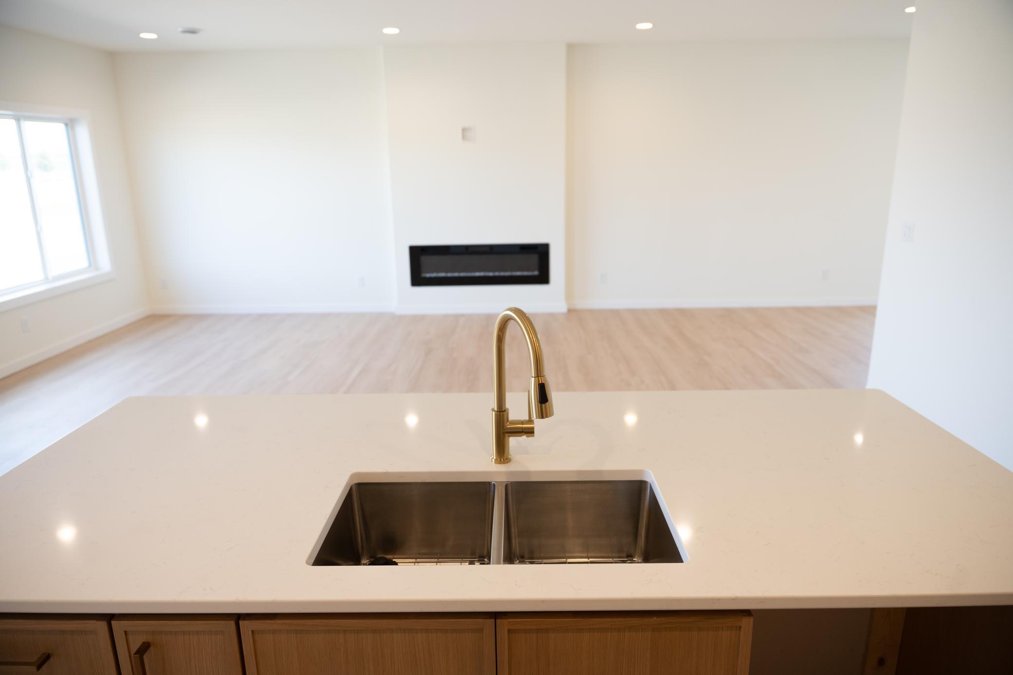1002 Albert Drive W Property Photo 2