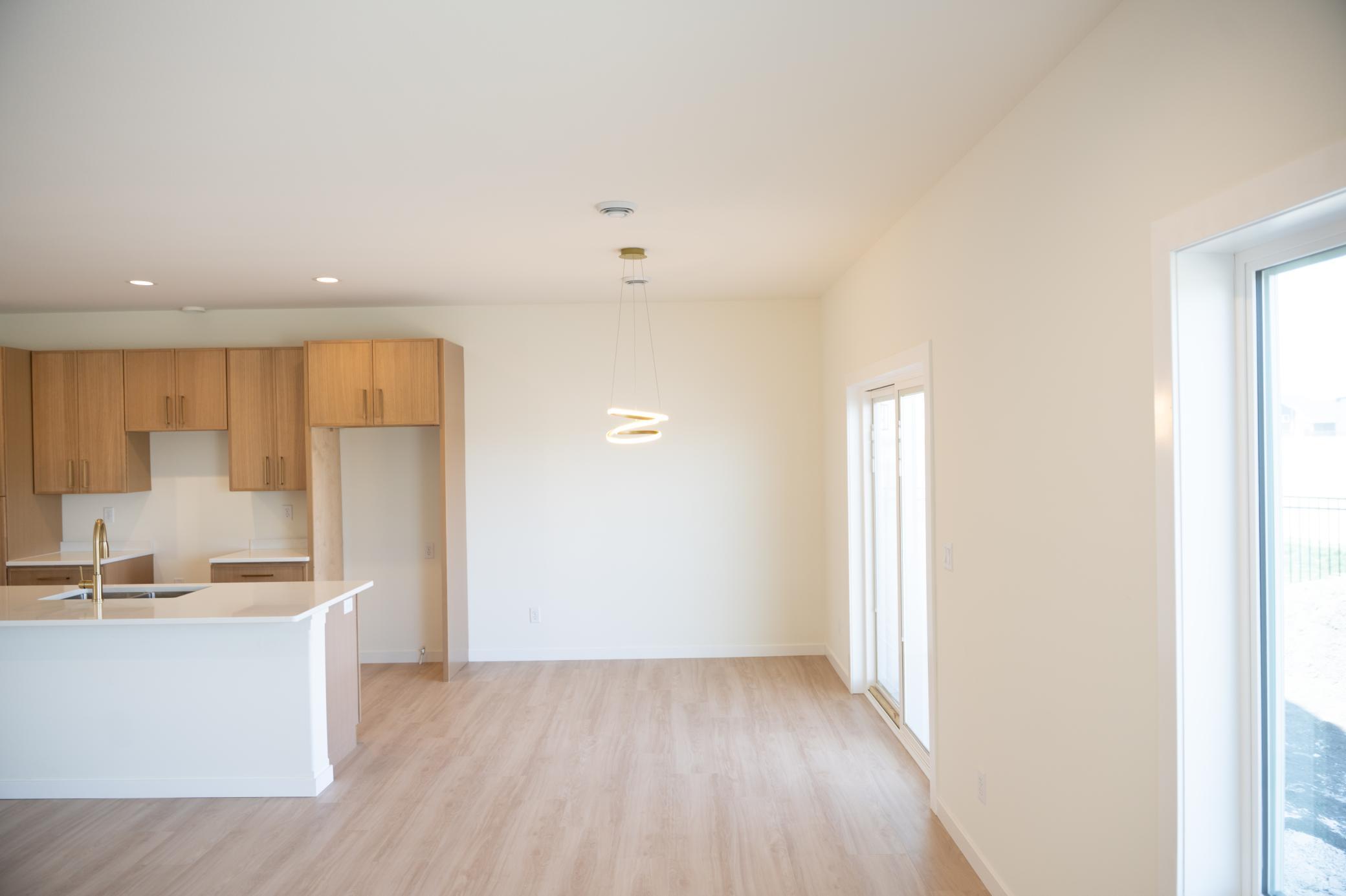 1002 Albert Drive W Property Photo 4