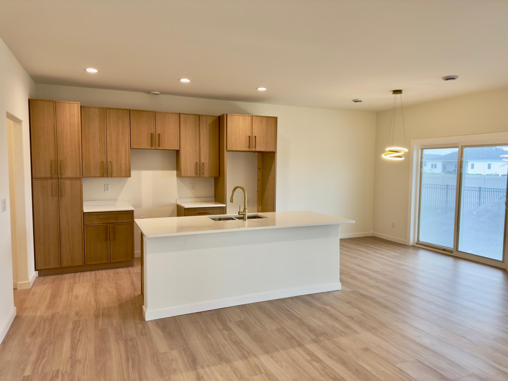 1002 Albert Drive W Property Photo 9