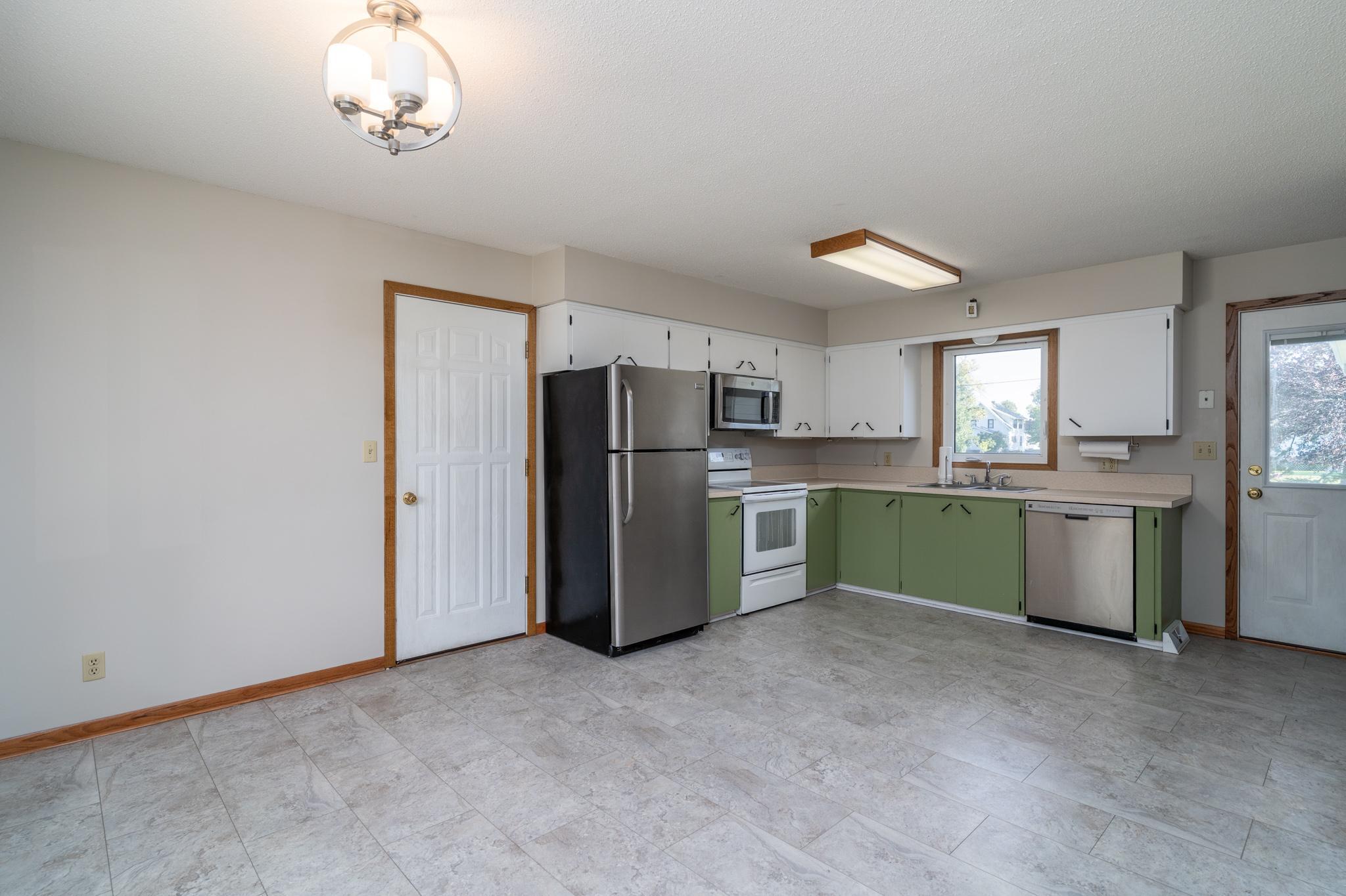 305 Euclid Avenue Property Photo 5