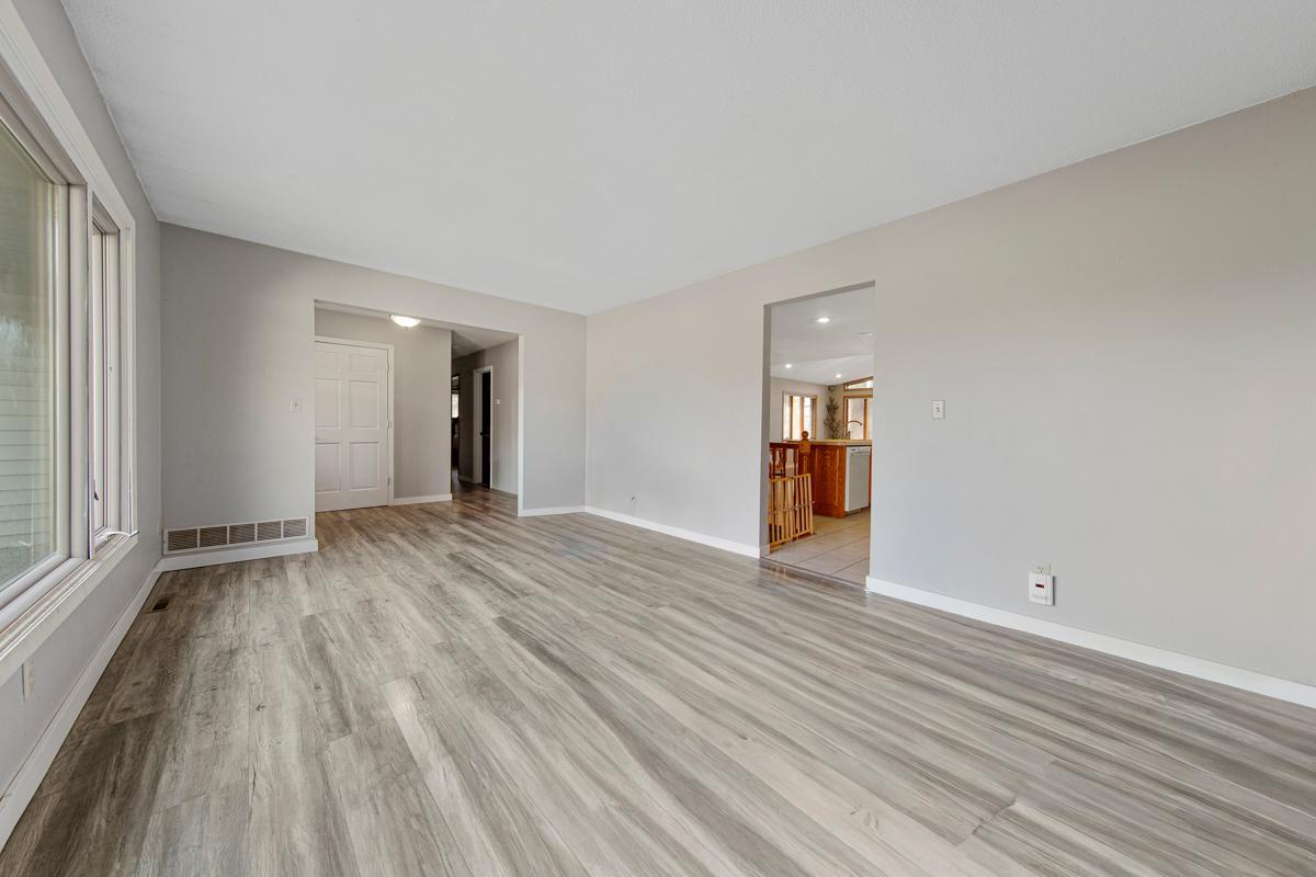 101 Mapleridge Drive Property Photo 6