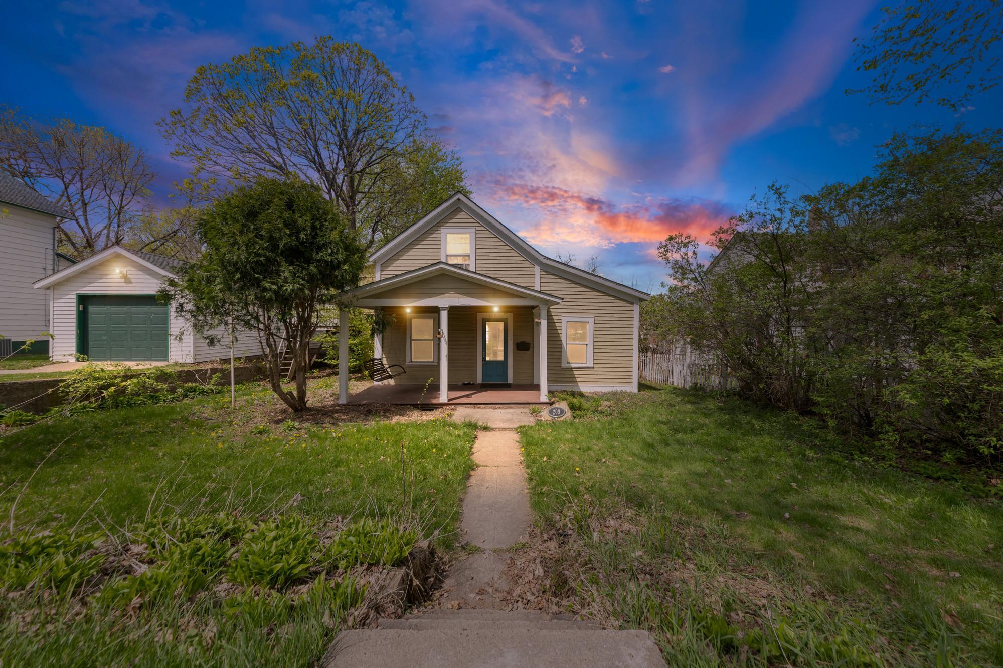 209 8th Street E Property Photo 1