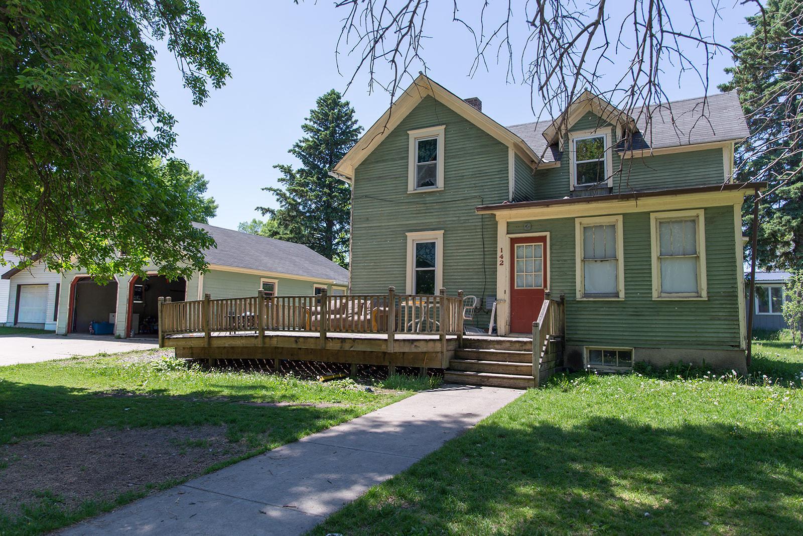 142 Ne 3rd Street Property Photo 1