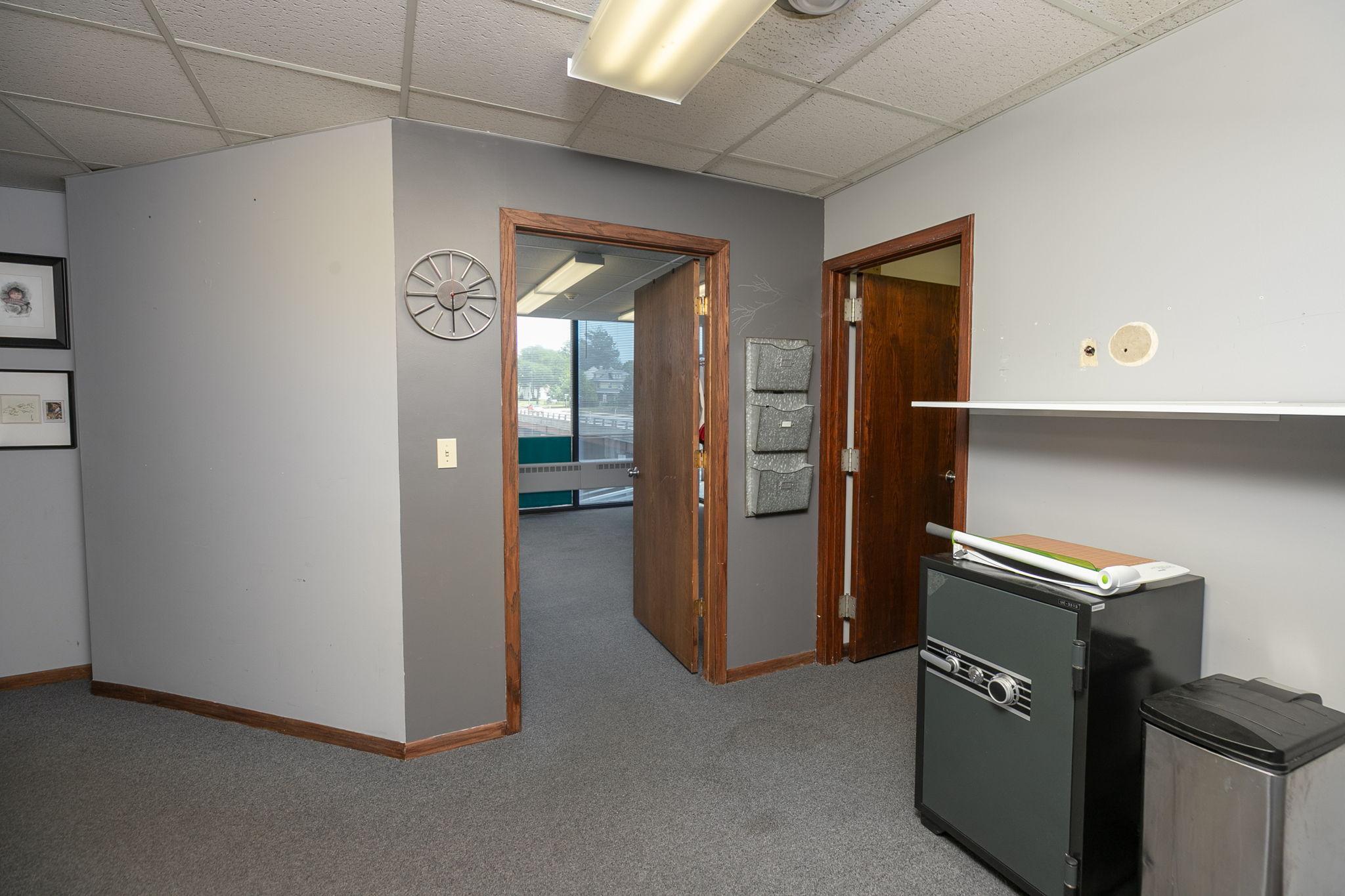 307 E Center Street Property Photo 5