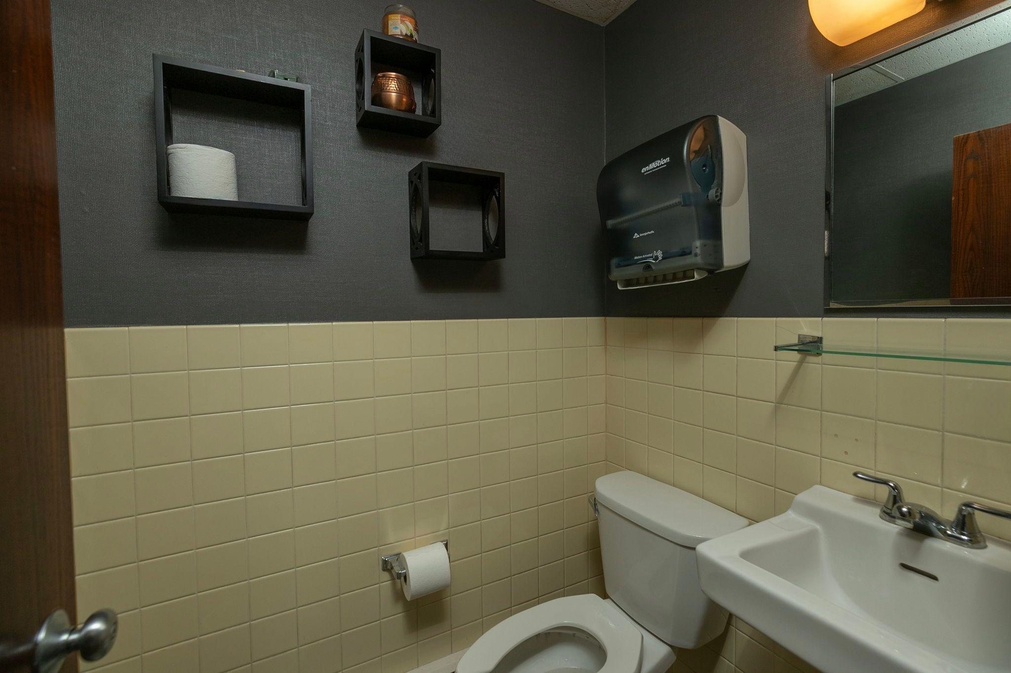 307 E Center Street Property Photo 20