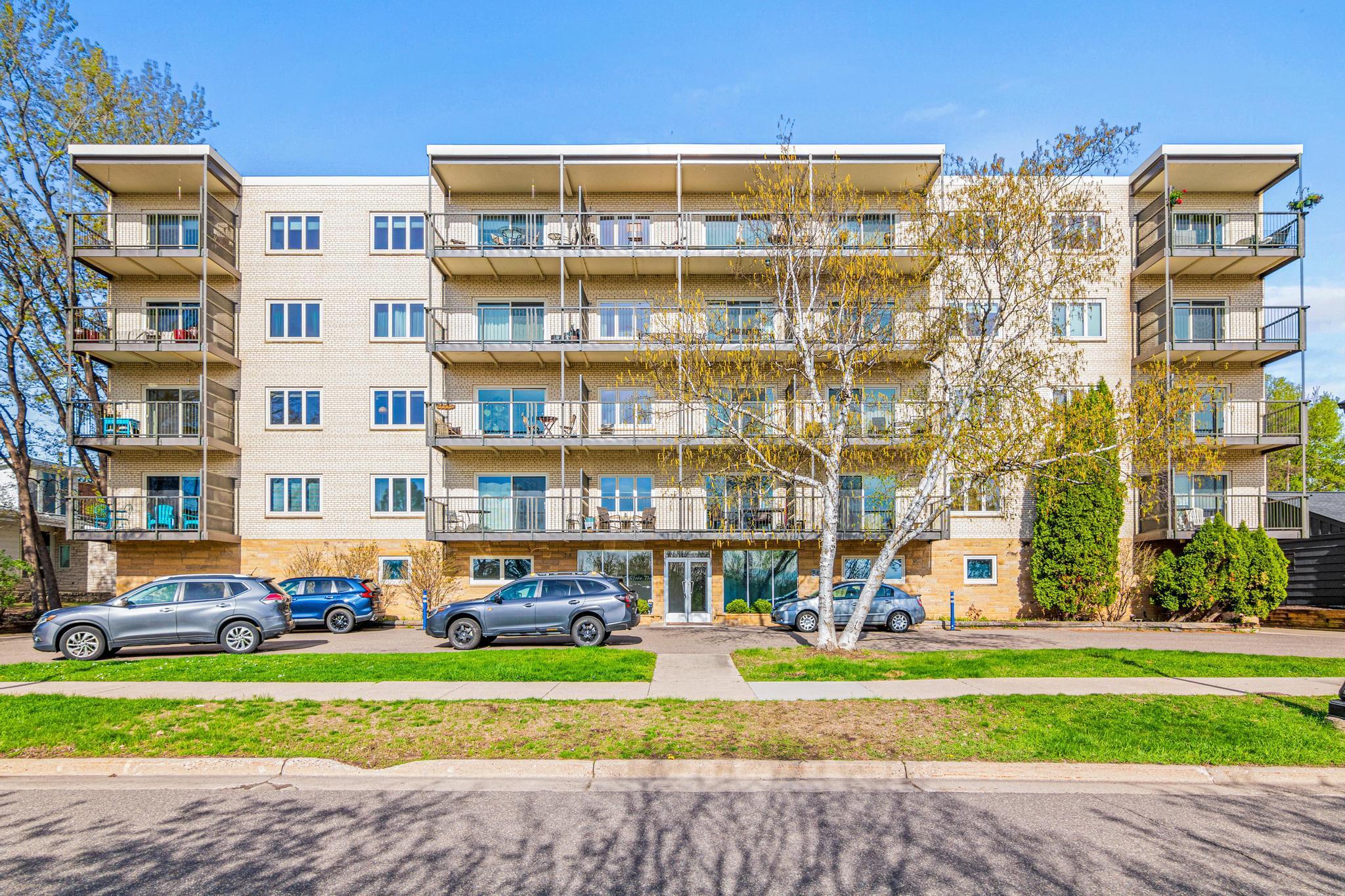 200 N Mississippi River Boulevard 2A