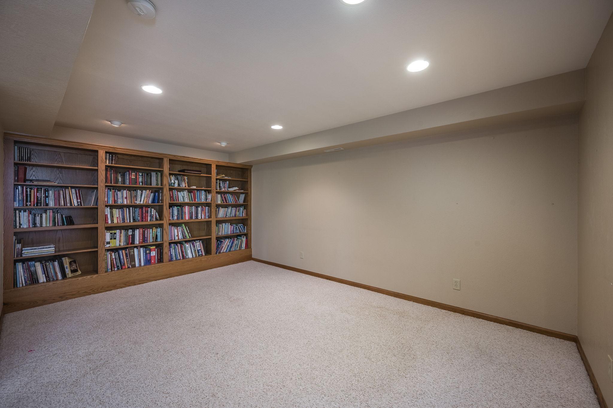 180 Joray Drive Property Photo 12