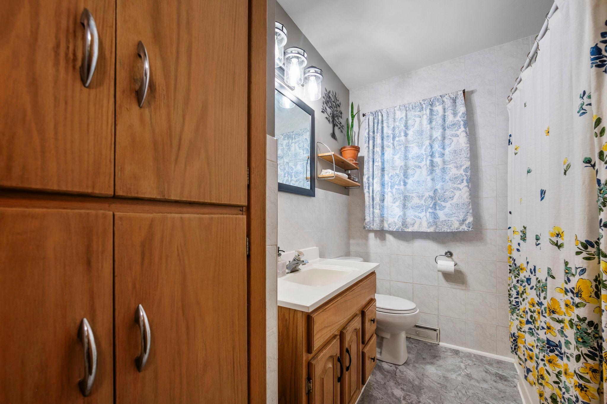 305 Main Street E Property Photo 33