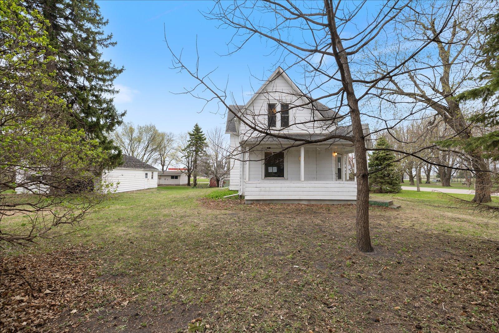 106 E Park Avenue Property Photo 4