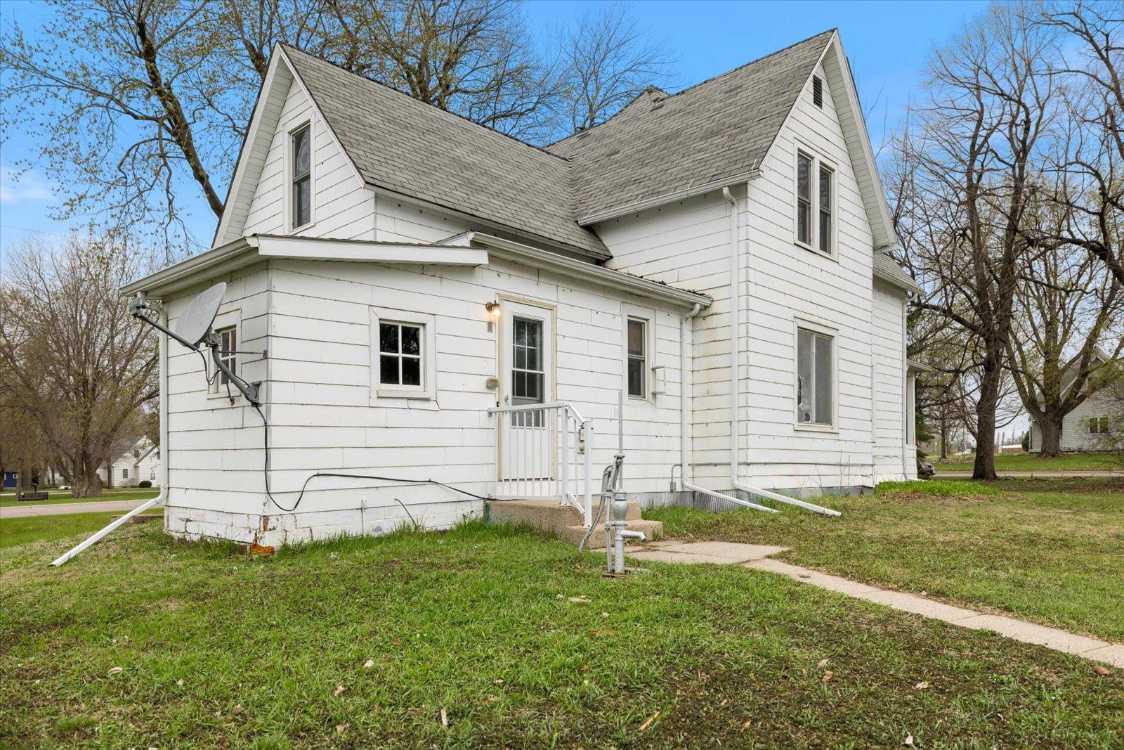 106 E Park Avenue Property Photo 5