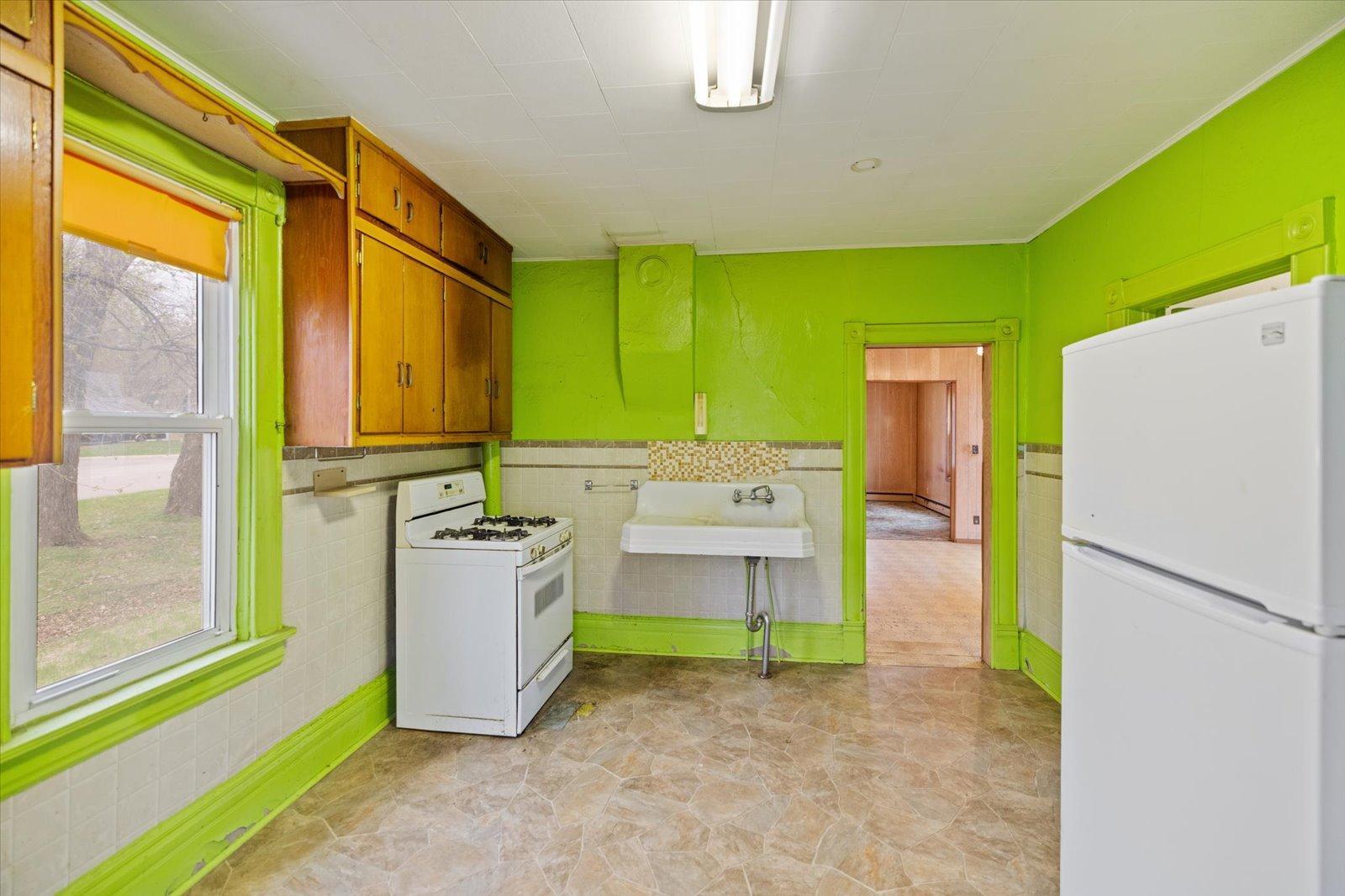 106 E Park Avenue Property Photo 8