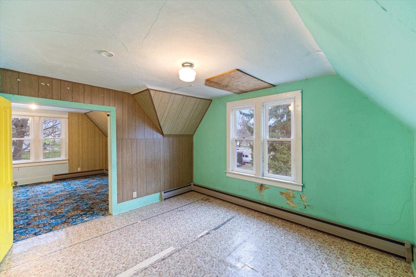 106 E Park Avenue Property Photo 24