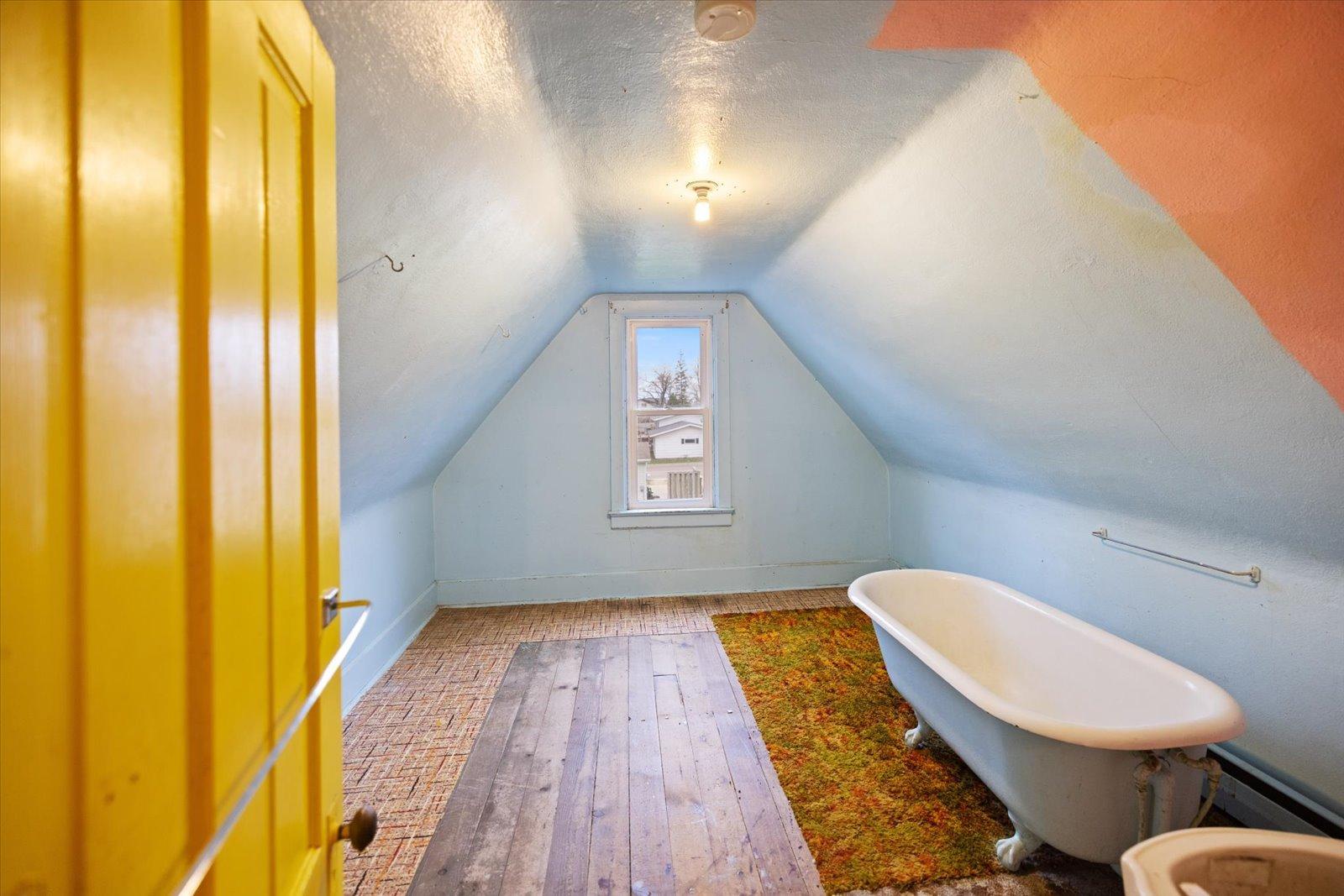 106 E Park Avenue Property Photo 26