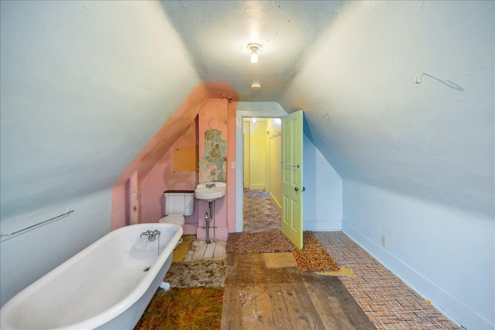 106 E Park Avenue Property Photo 28
