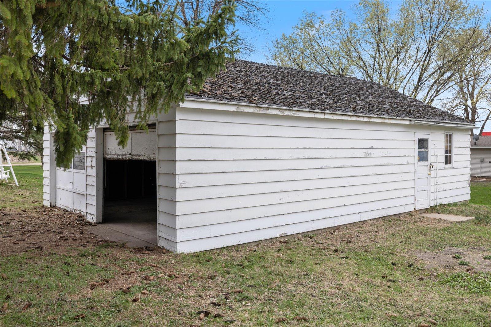 106 E Park Avenue Property Photo 35