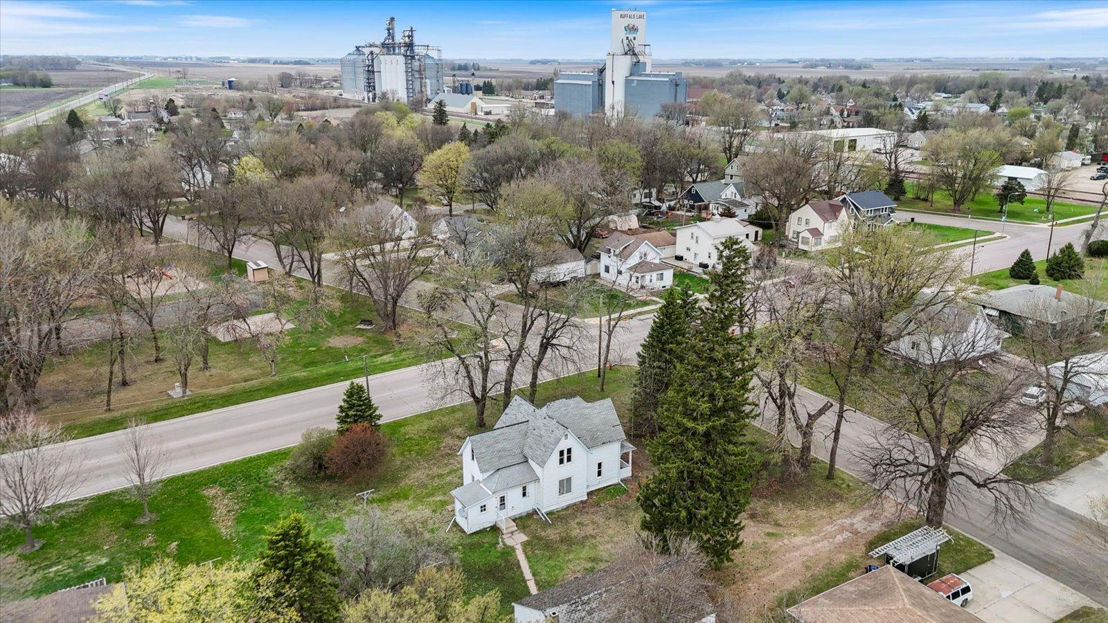 106 E Park Avenue Property Photo 39