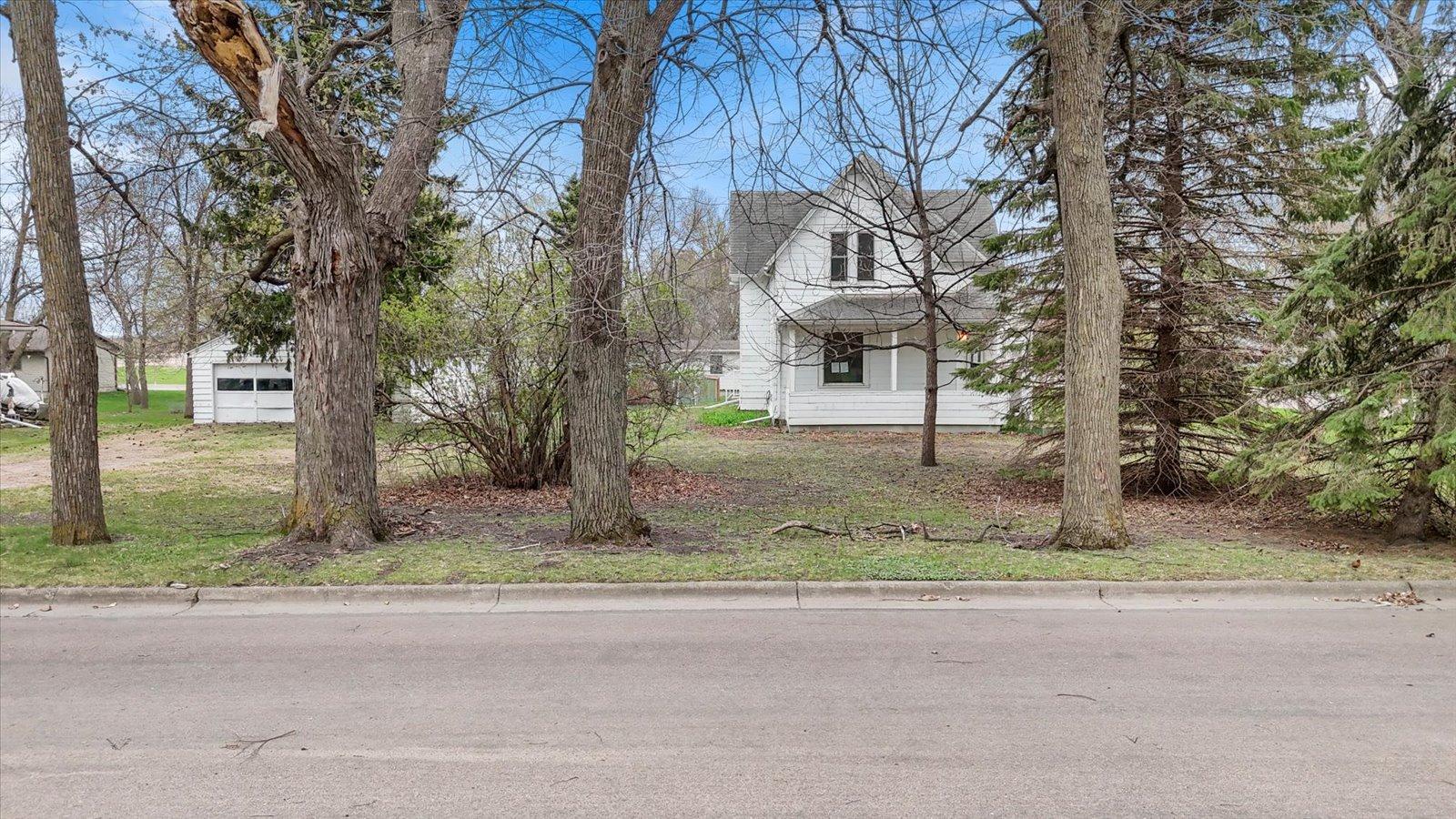106 E Park Avenue Property Photo 42