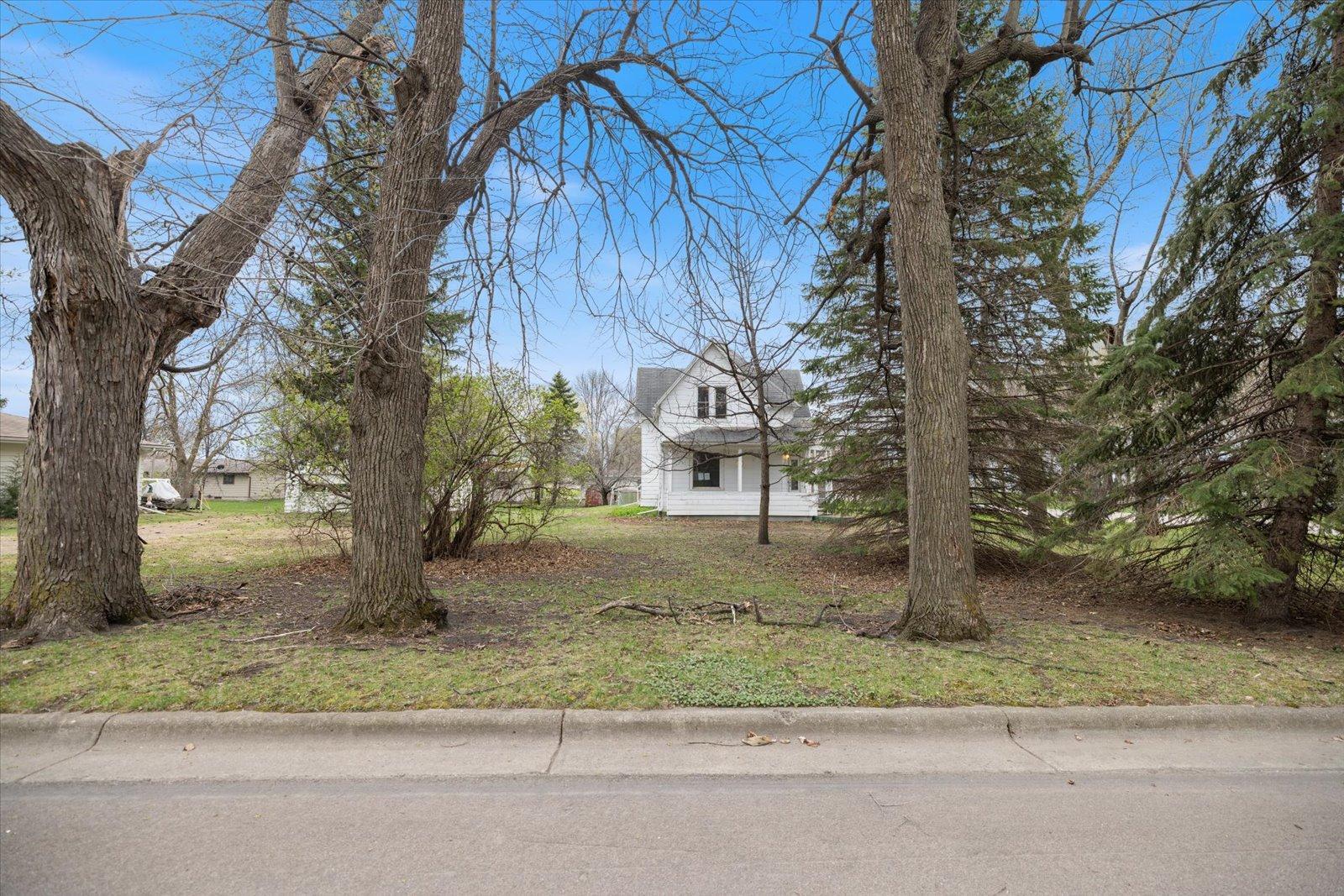 106 E Park Avenue Property Photo 43