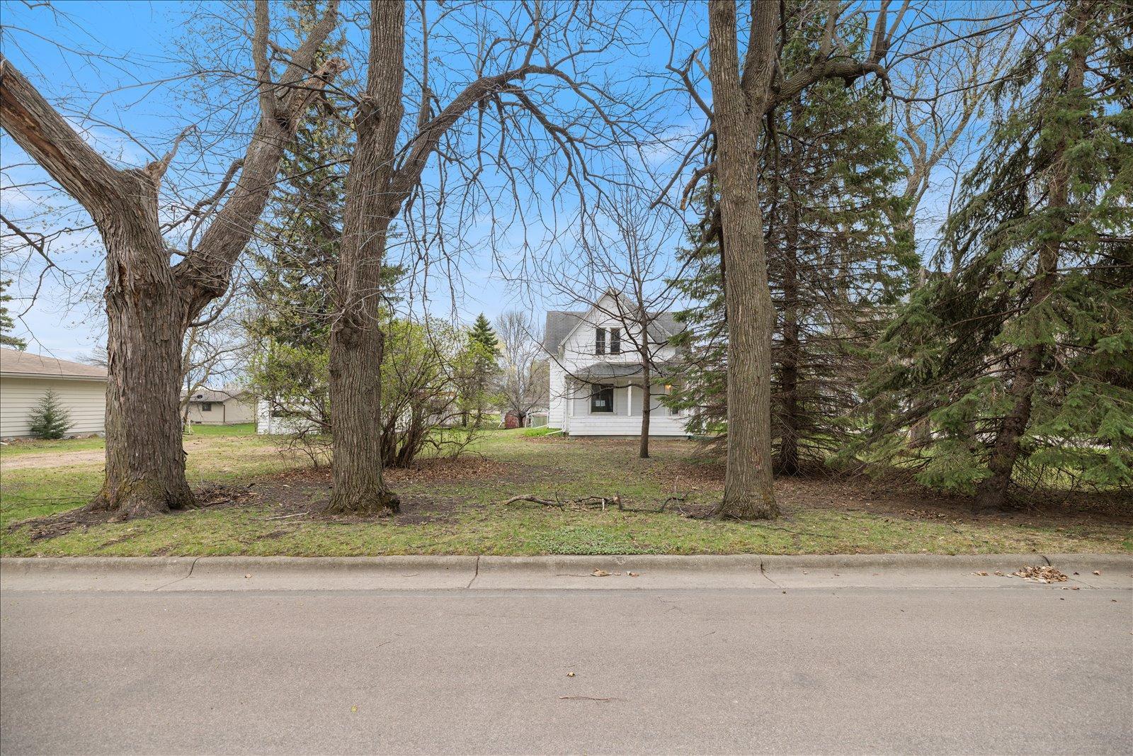 106 E Park Avenue Property Photo 44