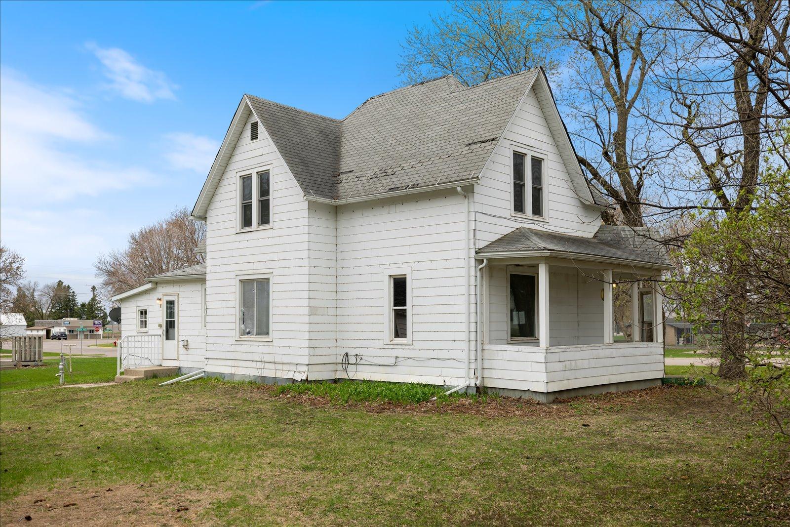 106 E Park Avenue Property Photo 45