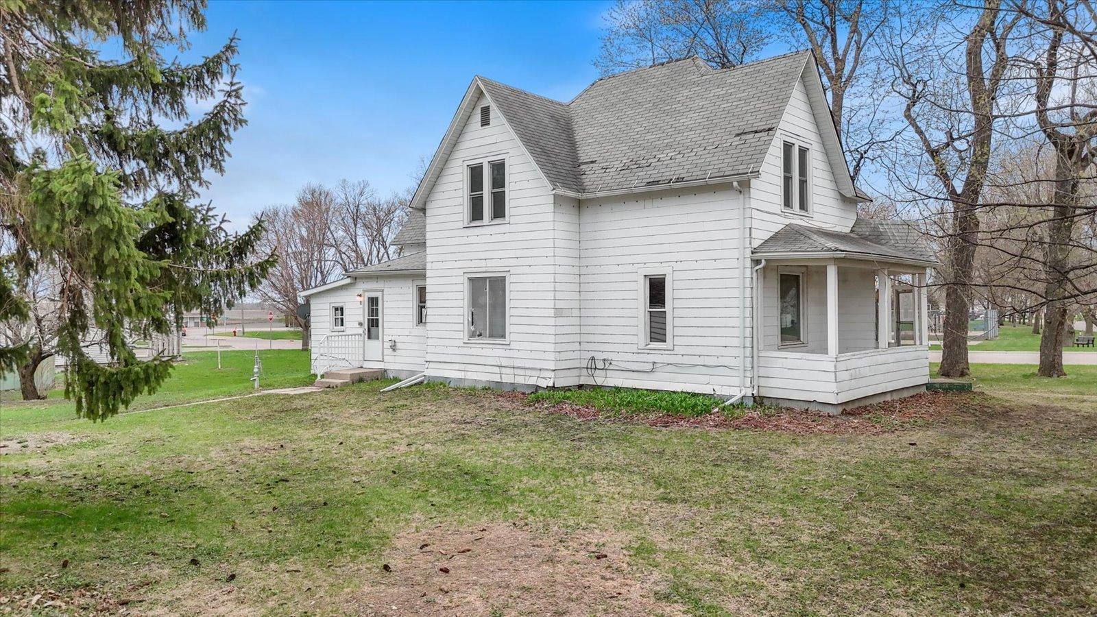 106 E Park Avenue Property Photo 46