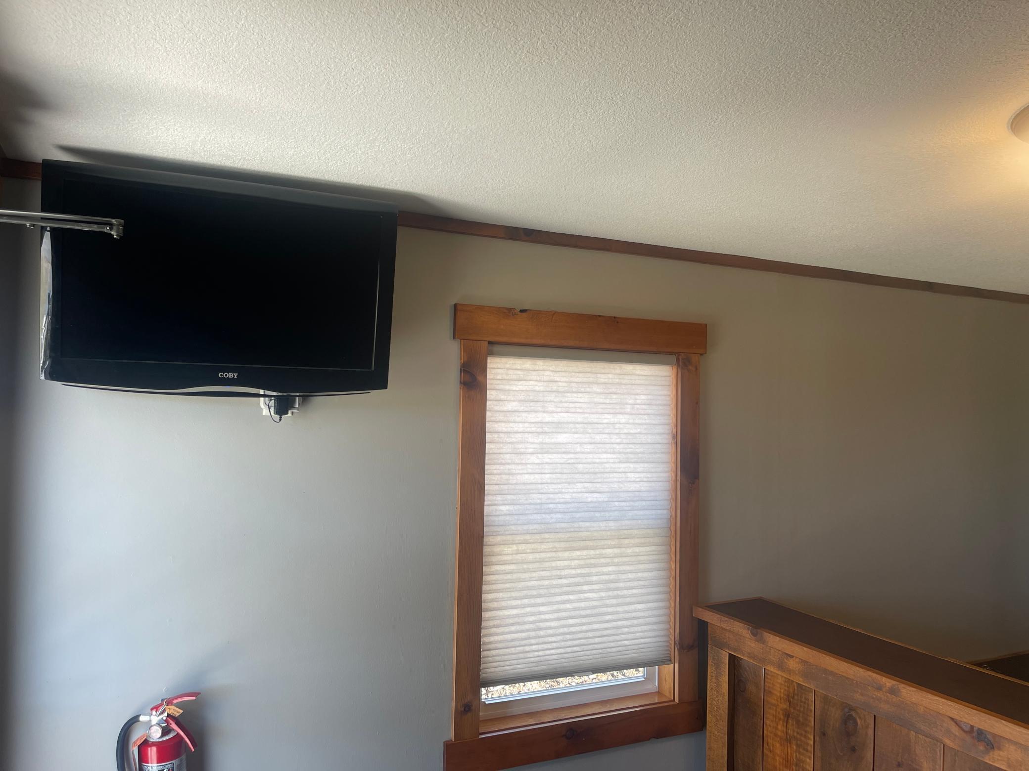 7072 Fairview Road Property Photo 11