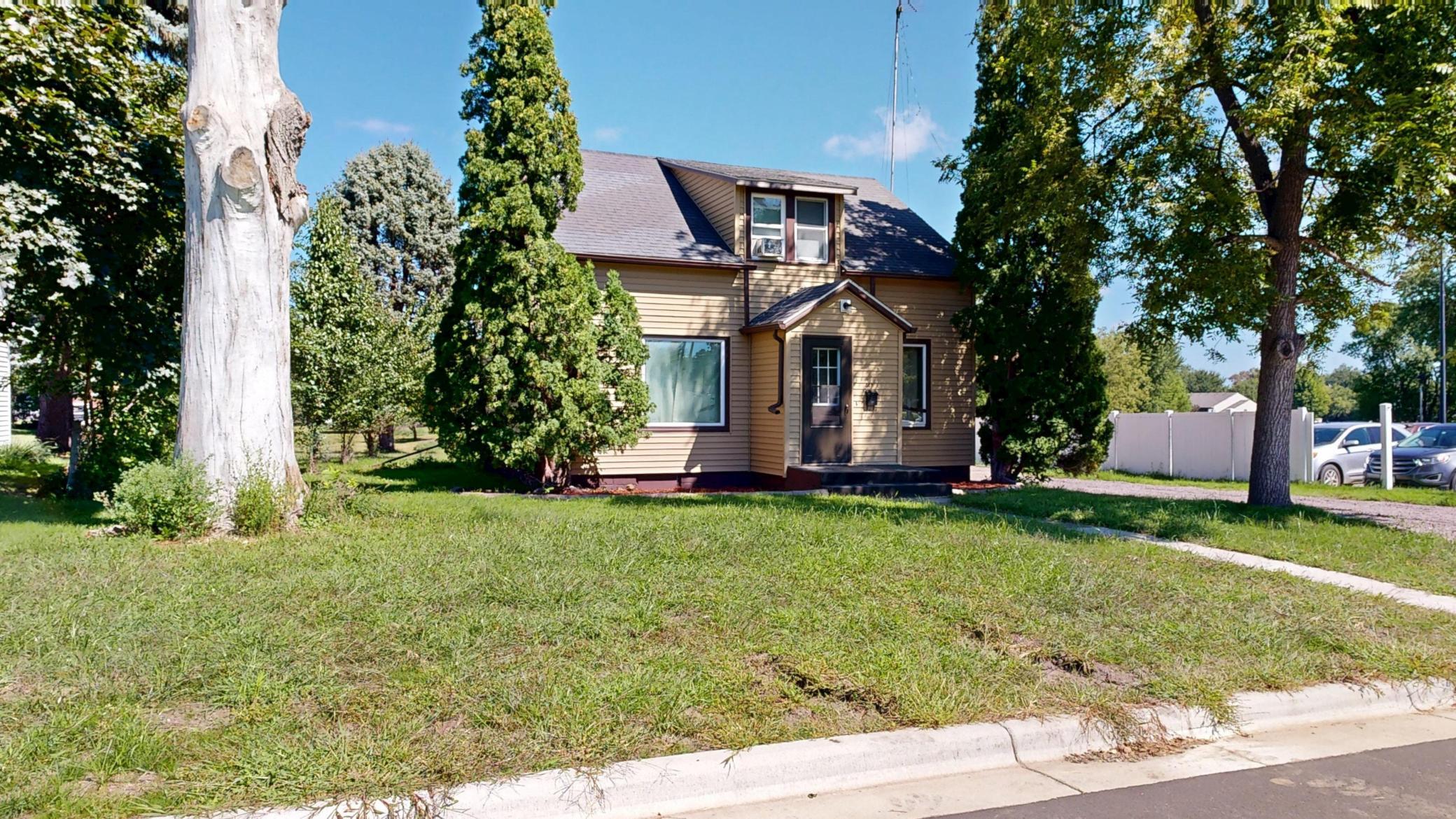447 E Schlieman Avenue Property Photo 1