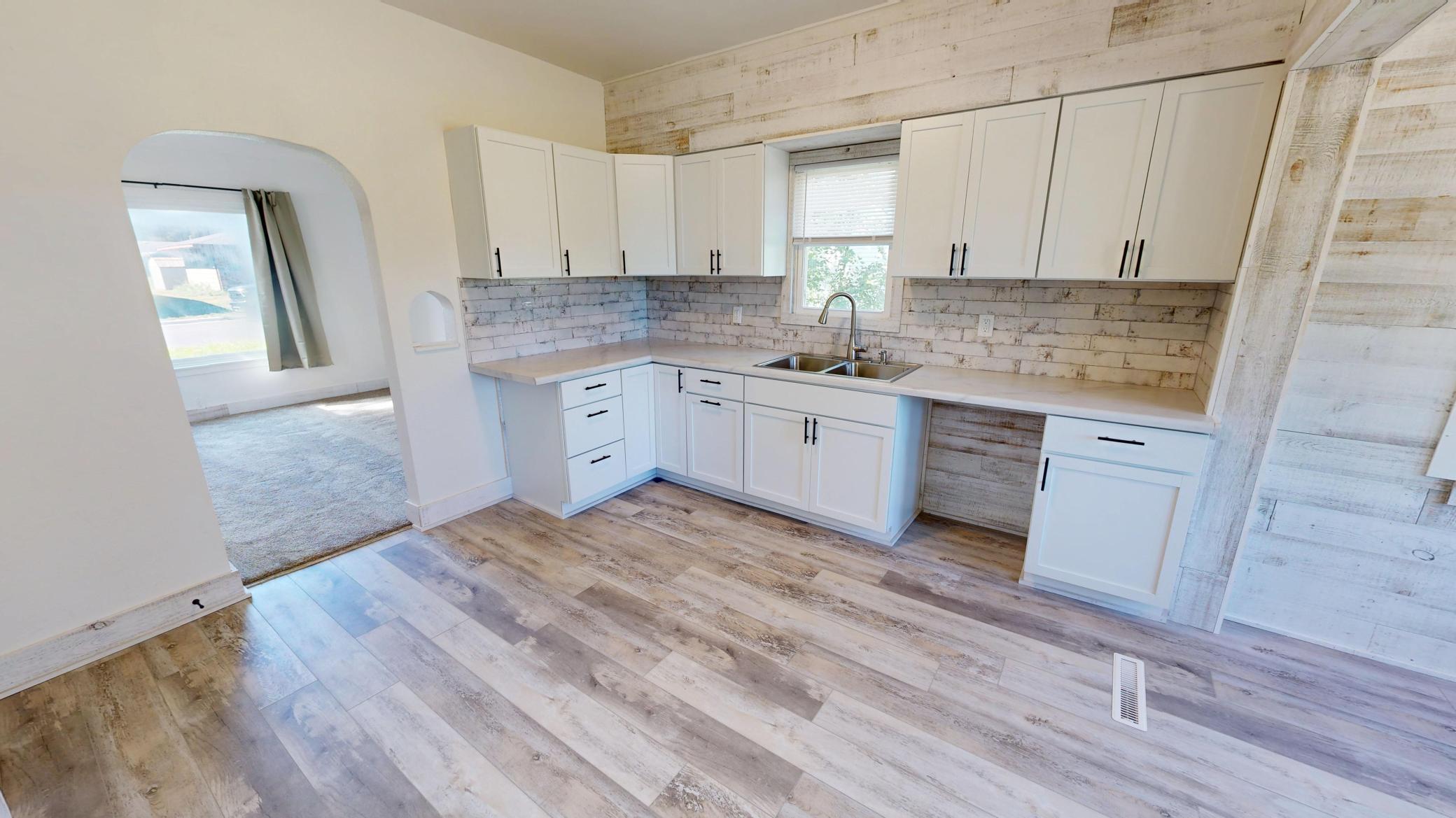 447 E Schlieman Avenue Property Photo 3