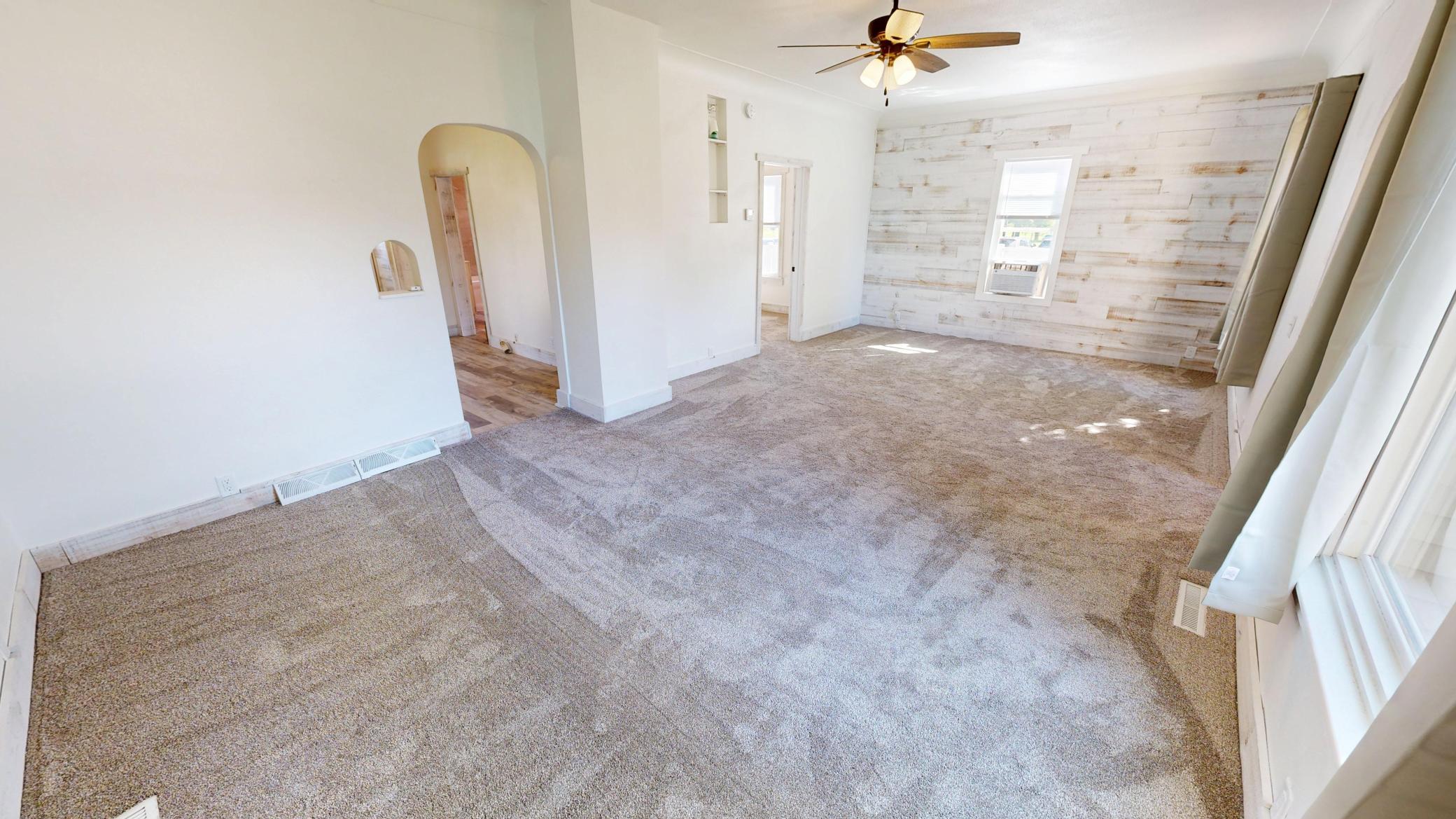 447 E Schlieman Avenue Property Photo 7