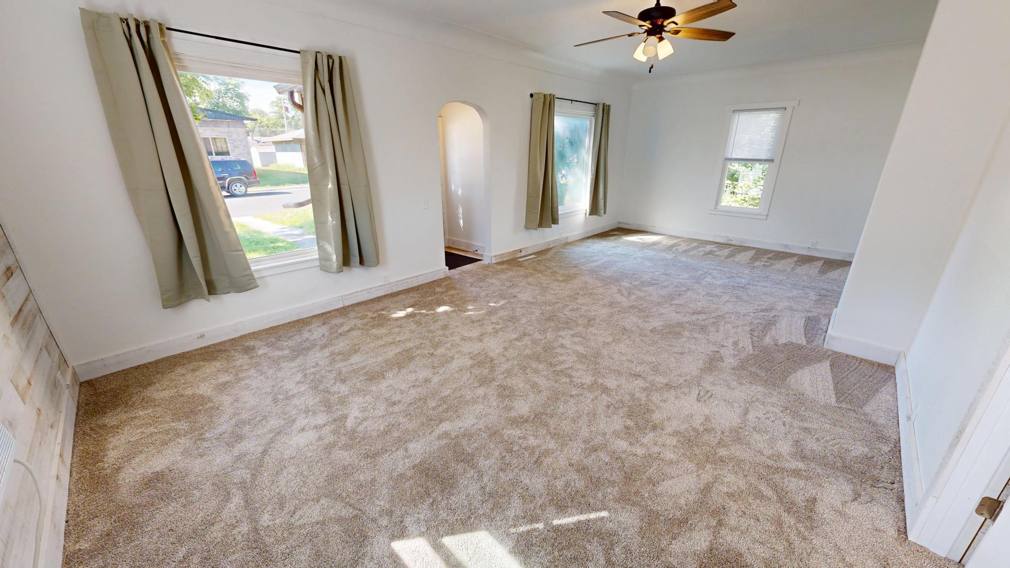 447 E Schlieman Avenue Property Photo 8