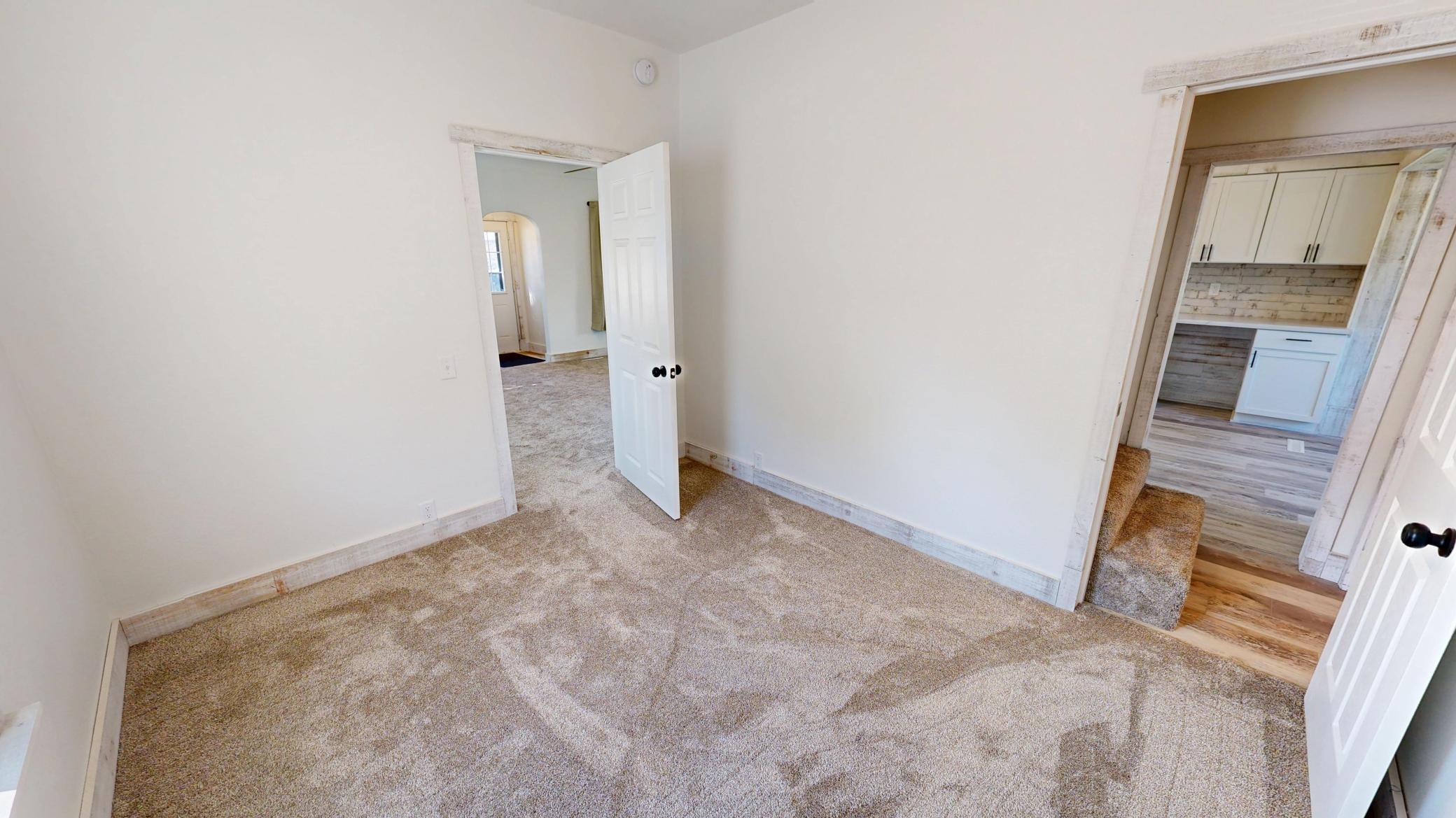 447 E Schlieman Avenue Property Photo 11