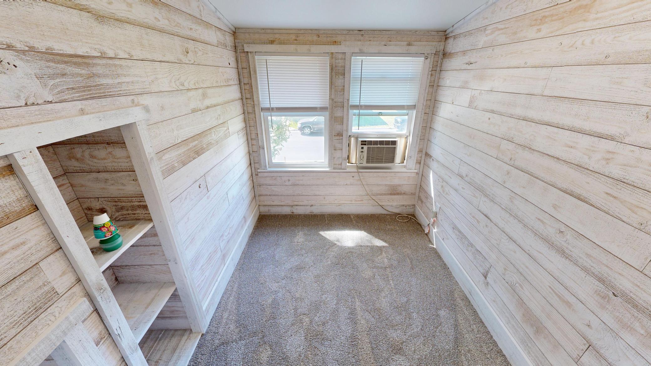 447 E Schlieman Avenue Property Photo 14