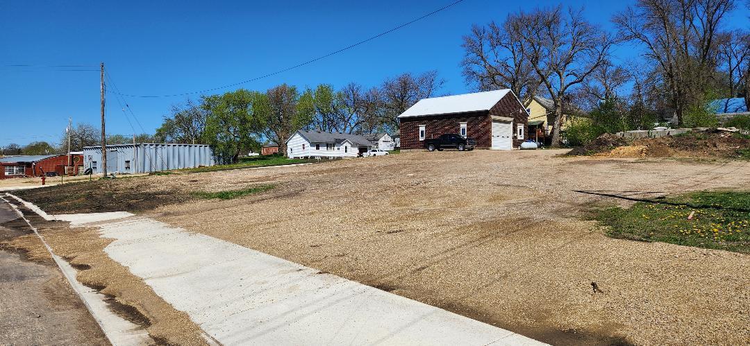 209 Front Street W Property Photo 1
