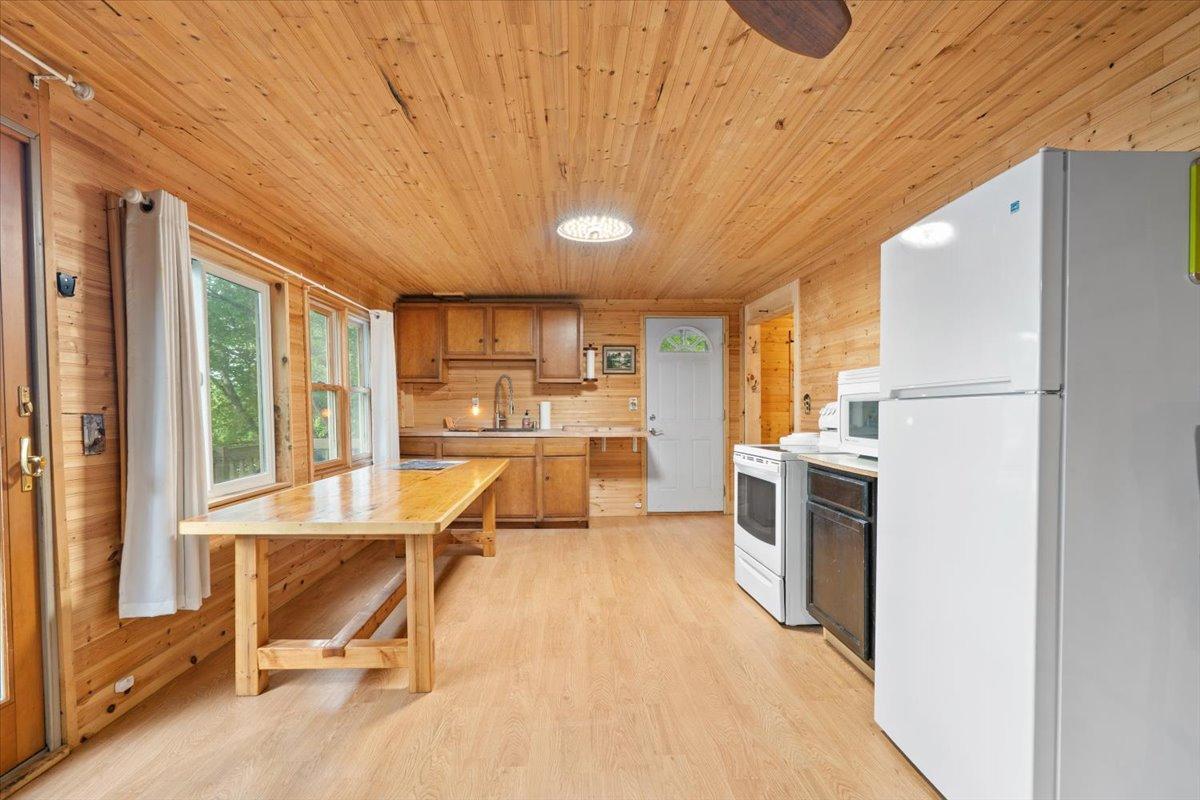21165 Elkview Circle Property Photo 4