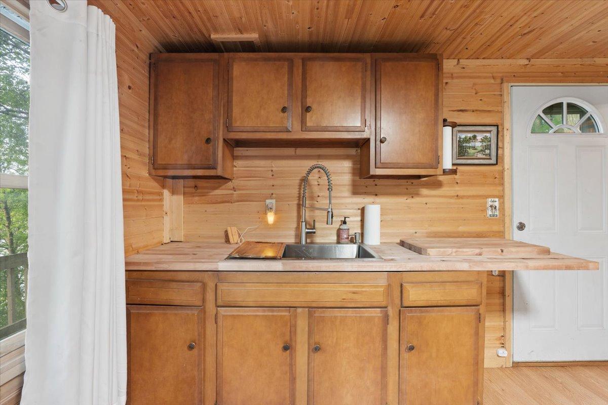 21165 Elkview Circle Property Photo 6