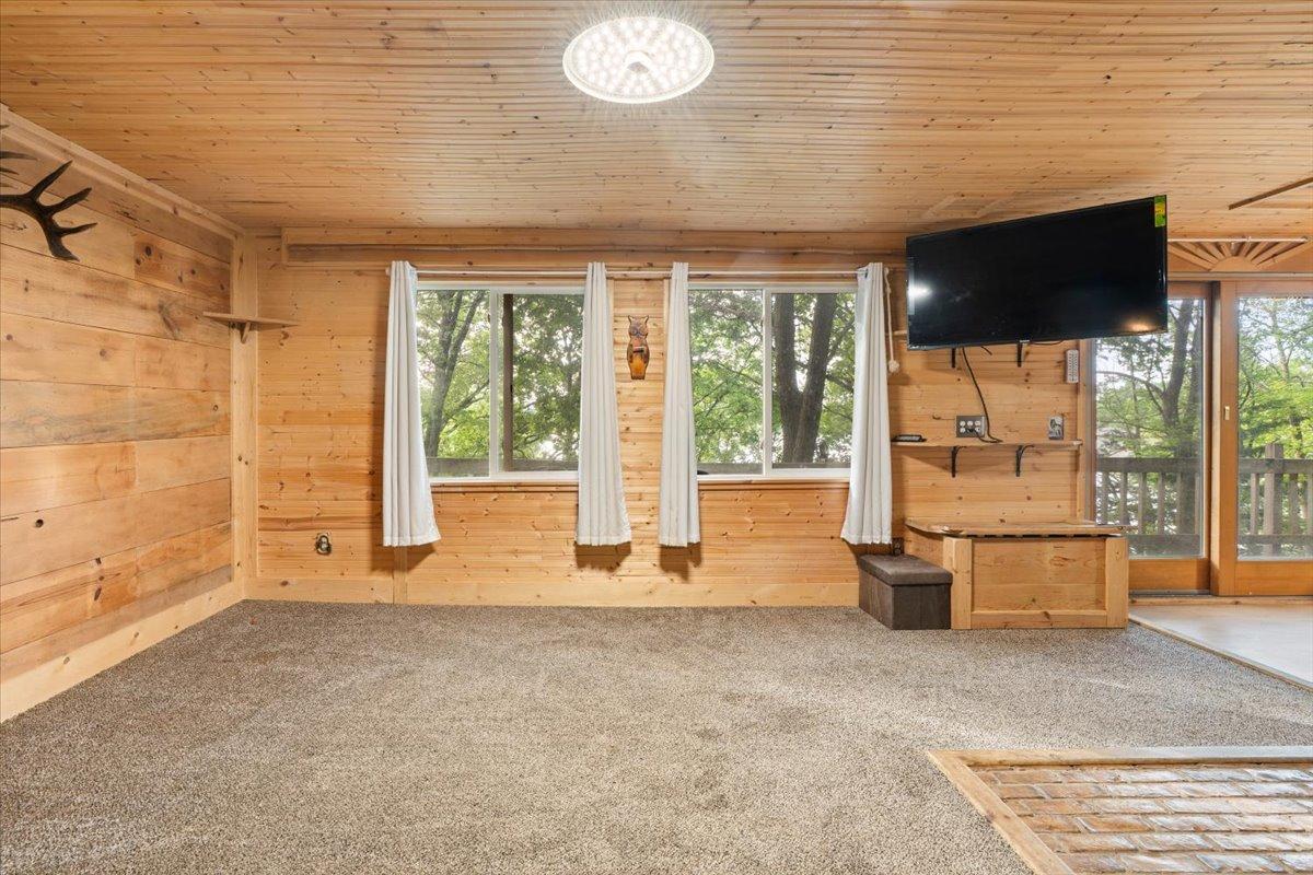 21165 Elkview Circle Property Photo 10