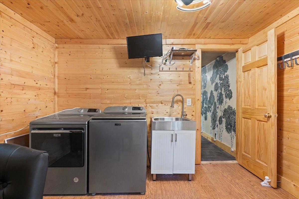 21165 Elkview Circle Property Photo 13