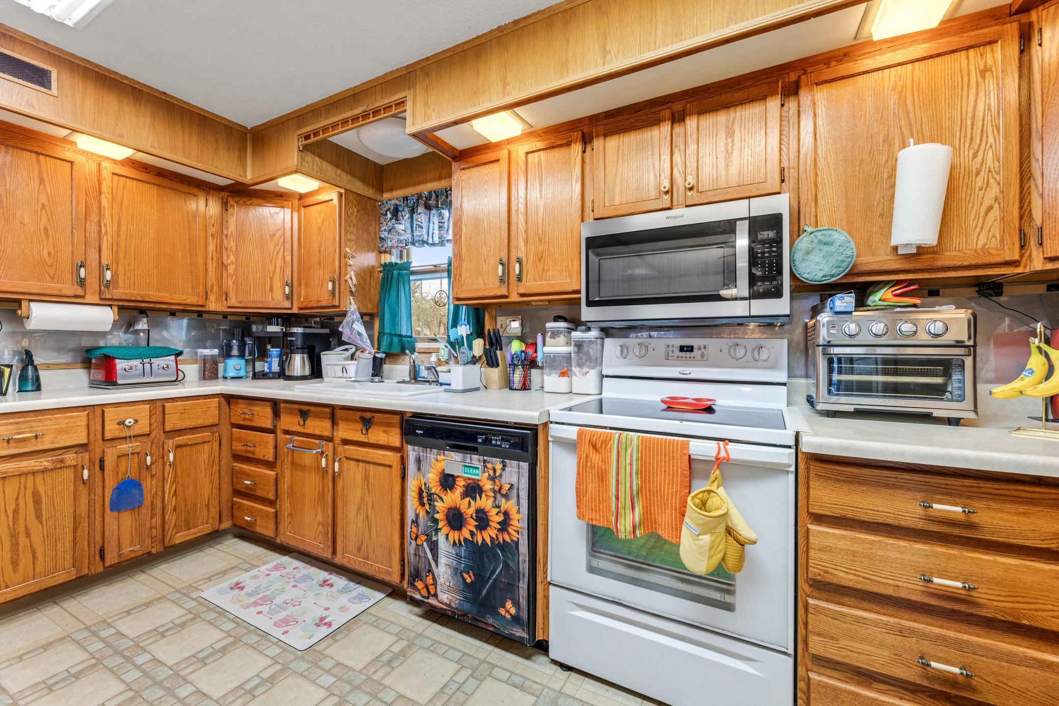 526 S Herman Street Property Photo 8