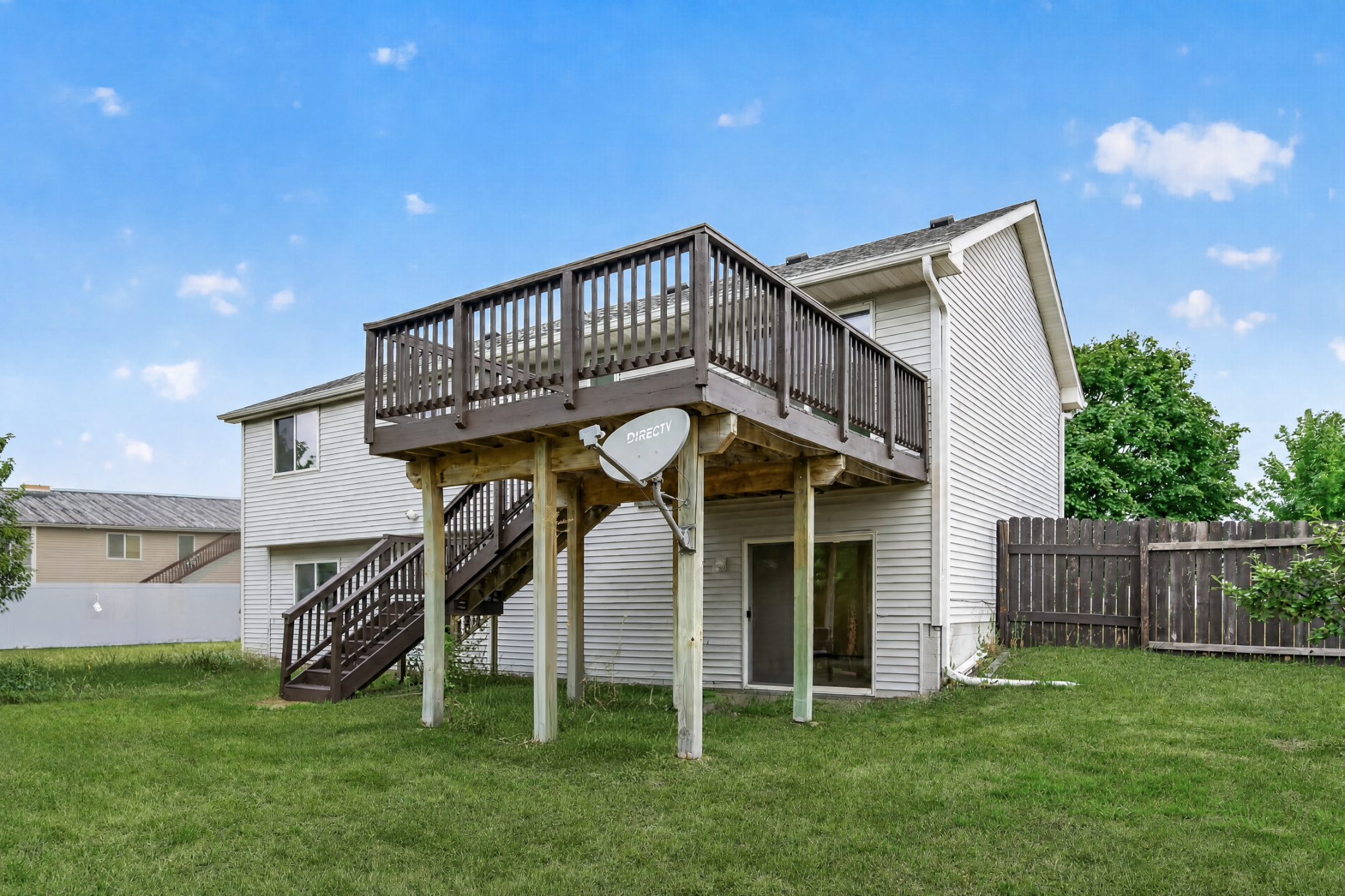 5040 Edinburgh Way Property Photo 3