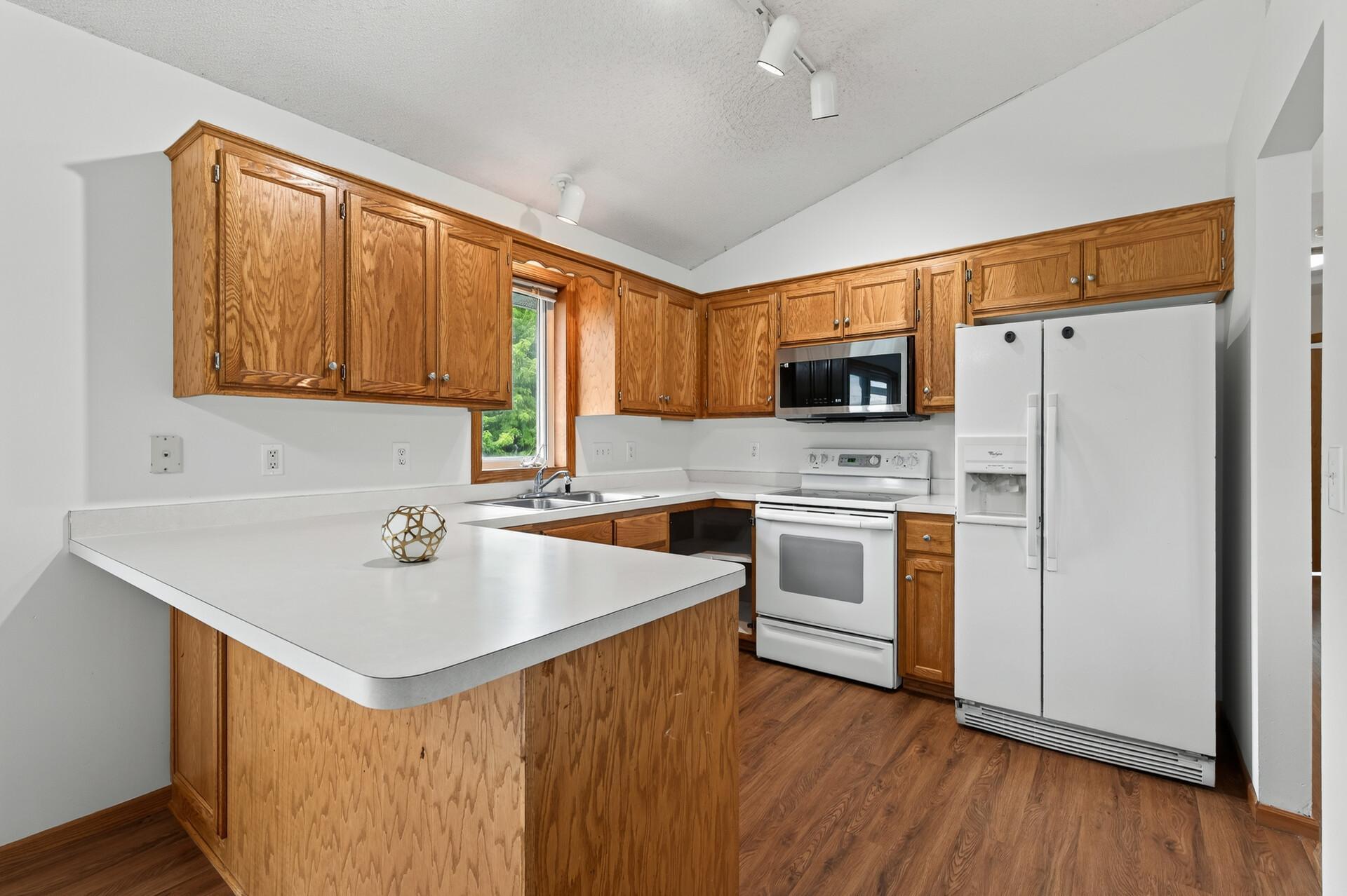 5040 Edinburgh Way Property Photo 4