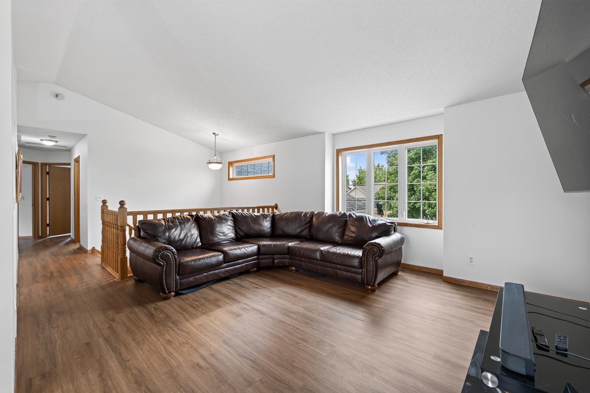 5040 Edinburgh Way Property Photo 5