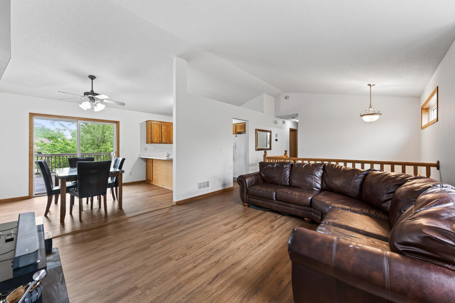 5040 Edinburgh Way Property Photo 6