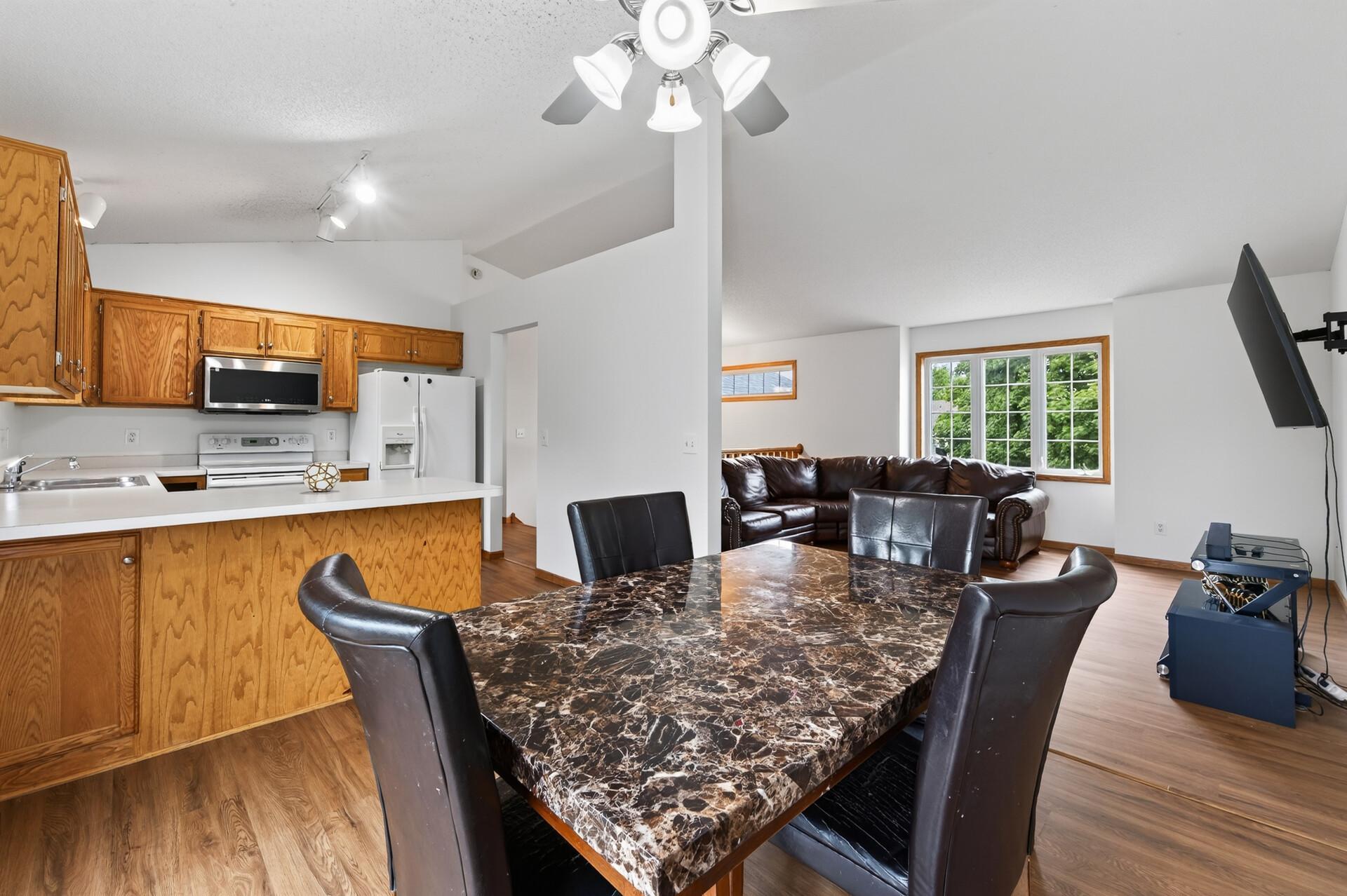 5040 Edinburgh Way Property Photo 7