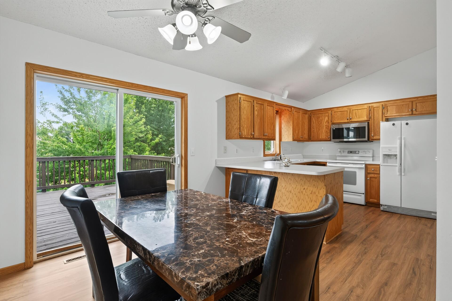 5040 Edinburgh Way Property Photo 9