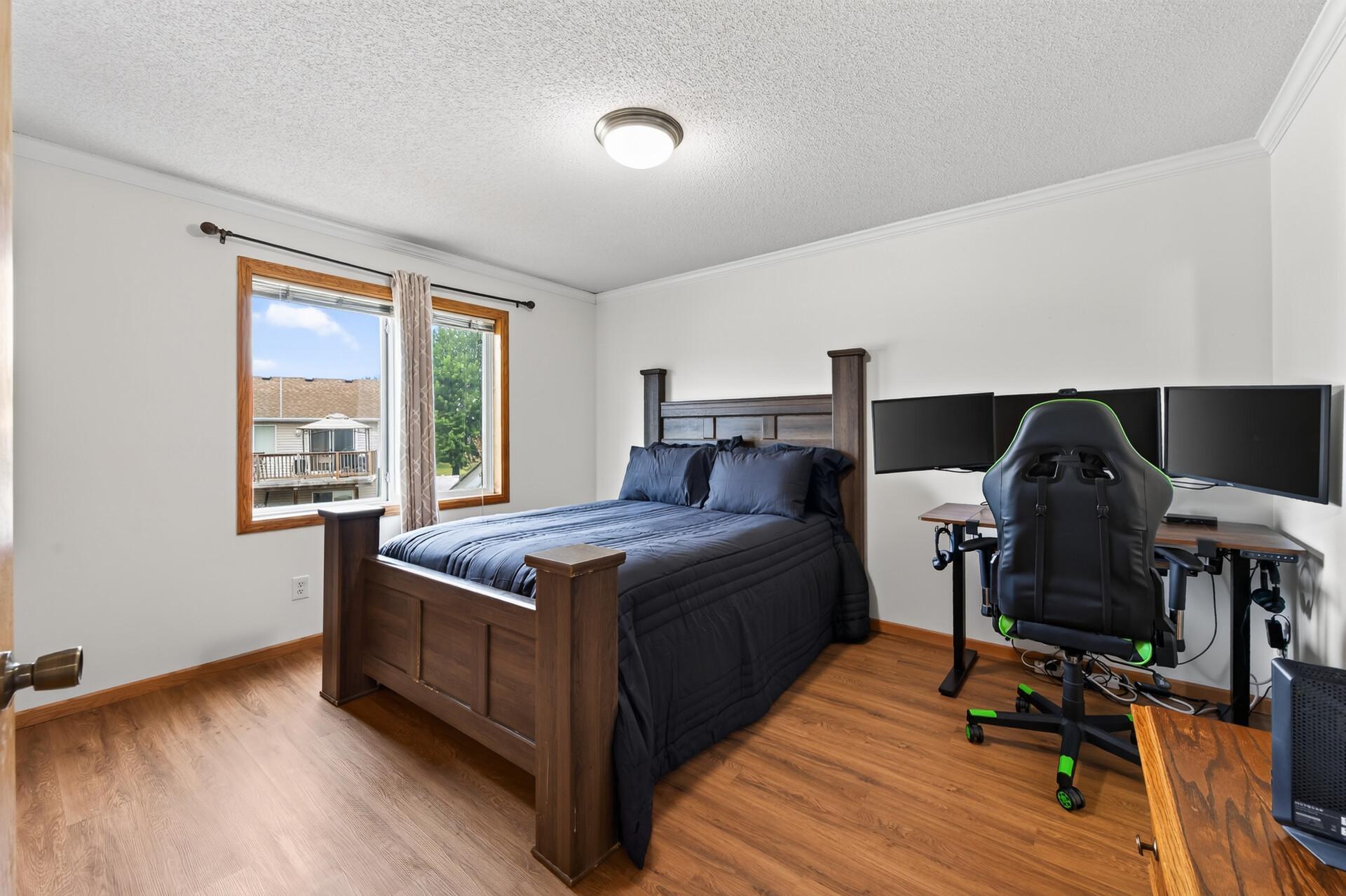 5040 Edinburgh Way Property Photo 12